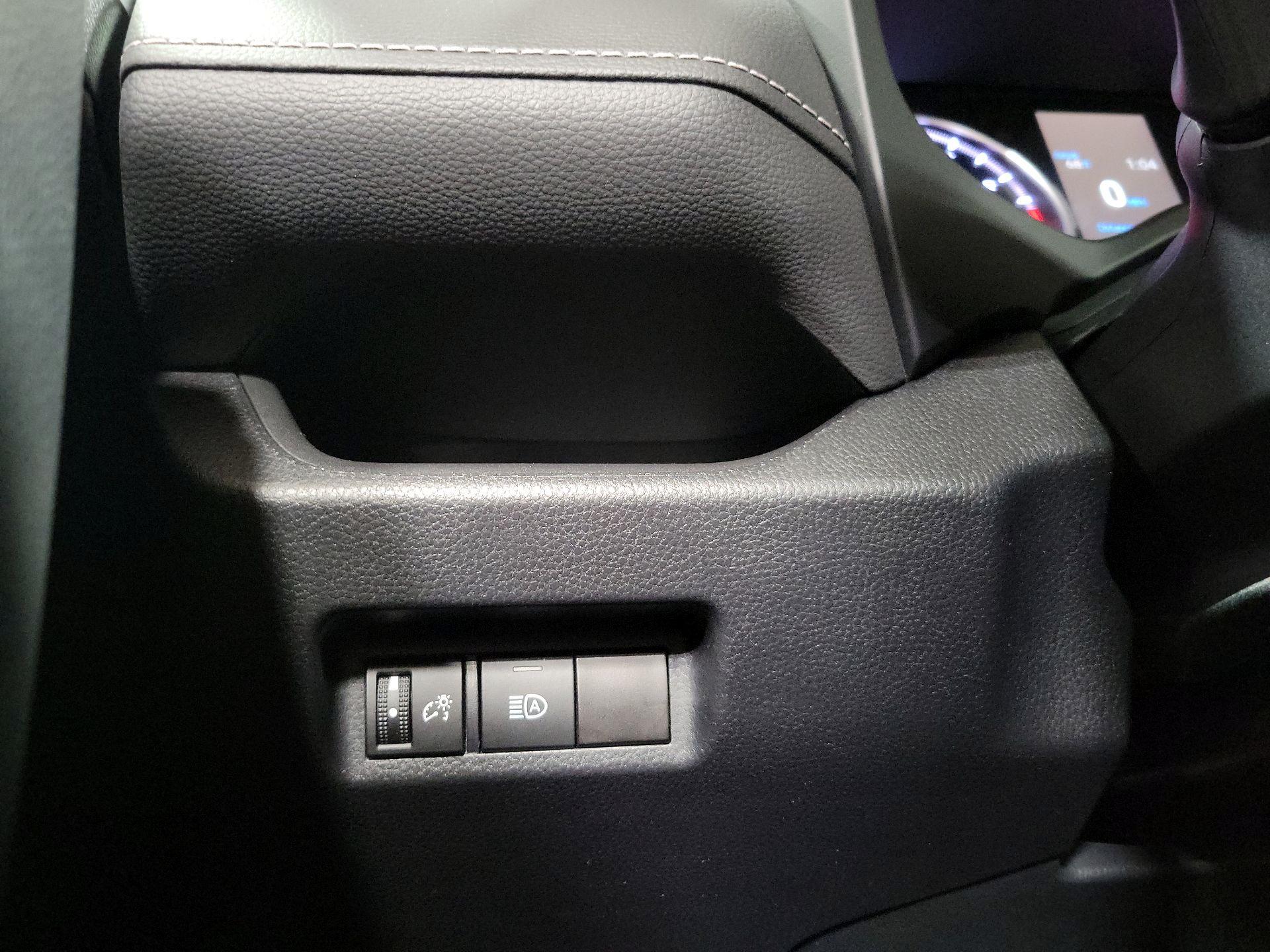 Thumbnail: 2022 Toyota RAV4 - 13