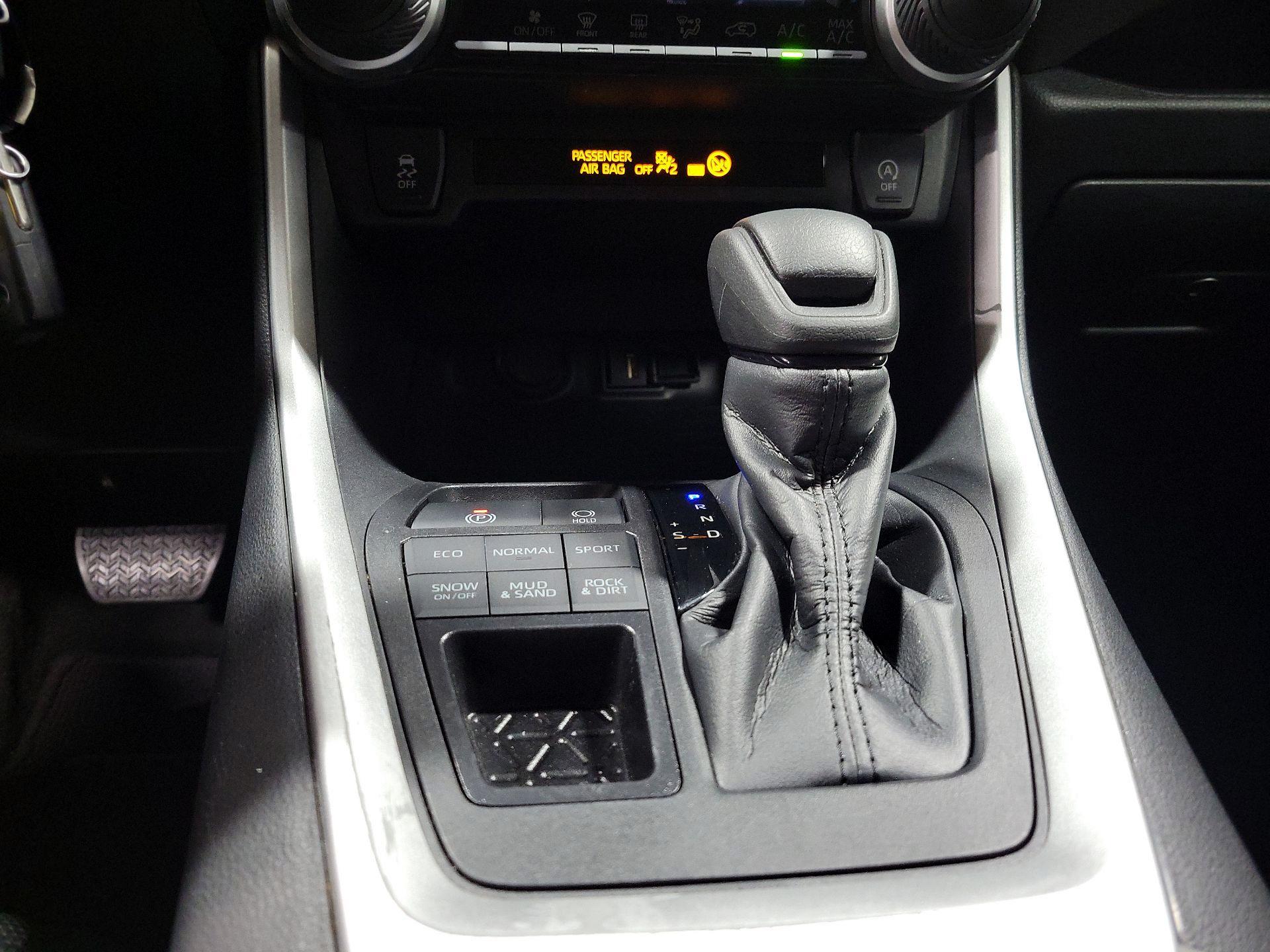 Thumbnail: 2022 Toyota RAV4 - 17