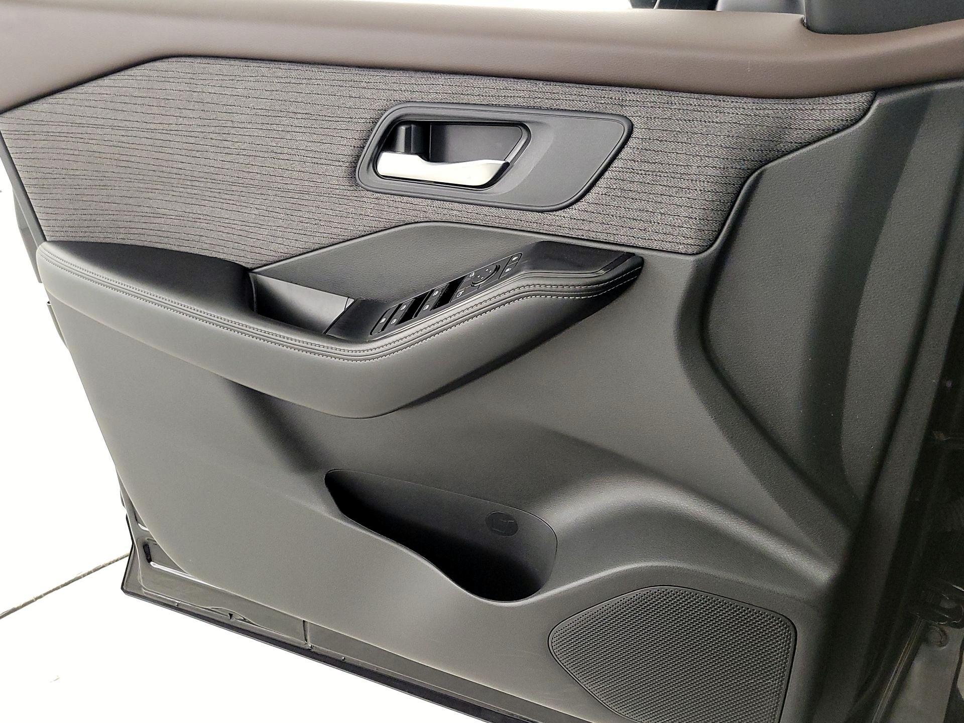 Thumbnail: 2023 Nissan Rogue - 12