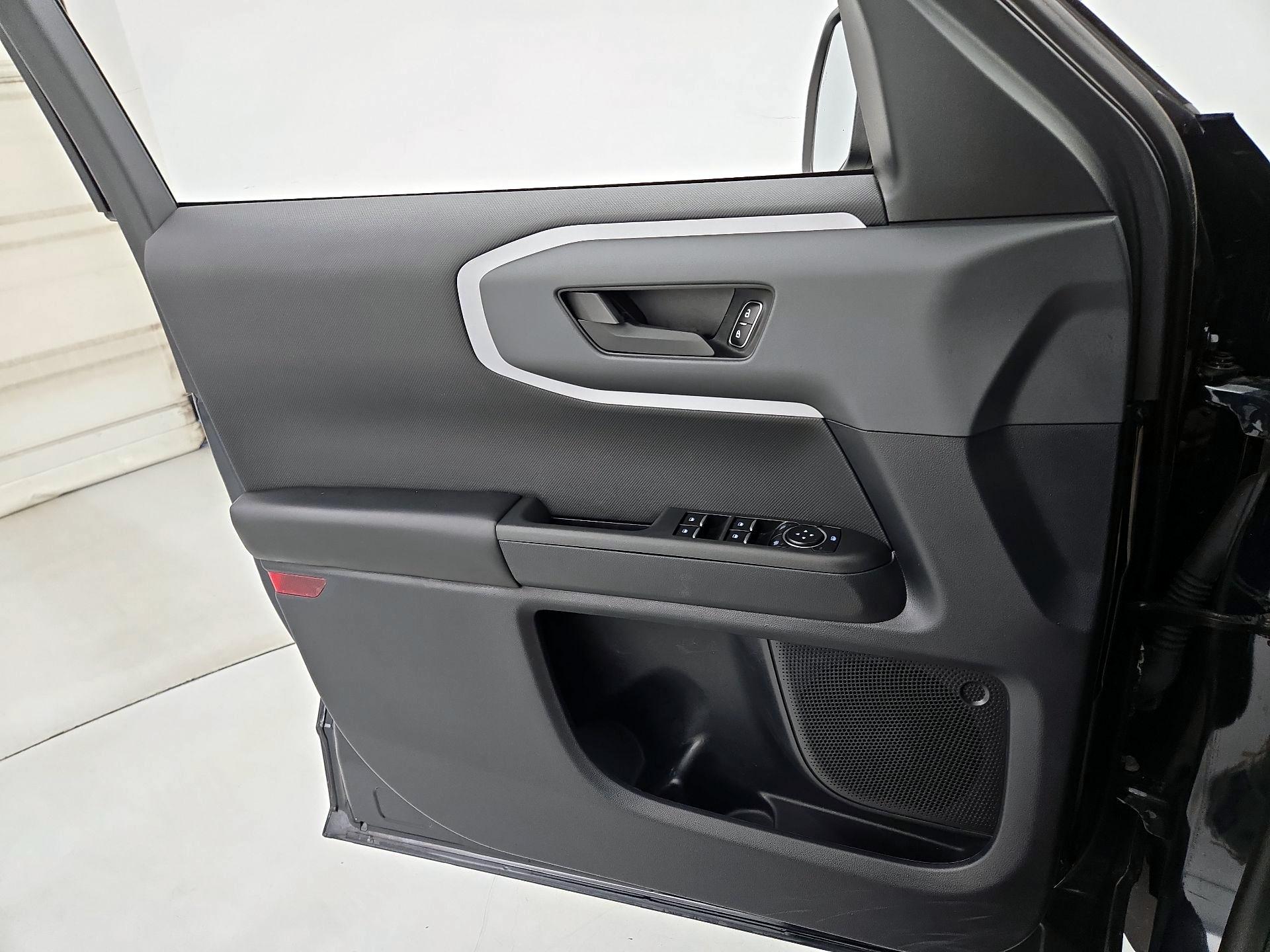 Thumbnail: 2022 Ford Bronco Sport - 12