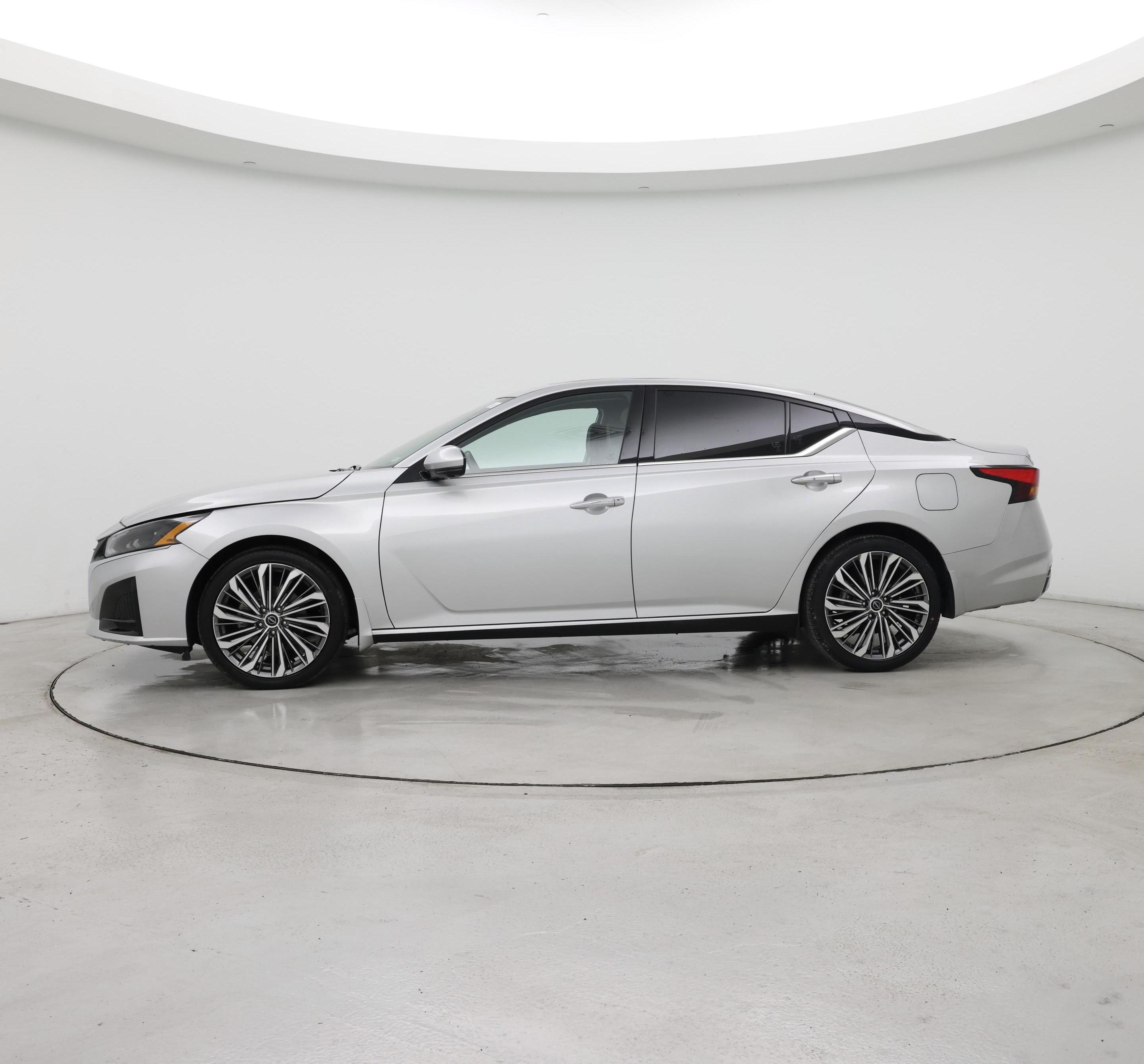 Thumbnail: 2023 Nissan Altima - 3