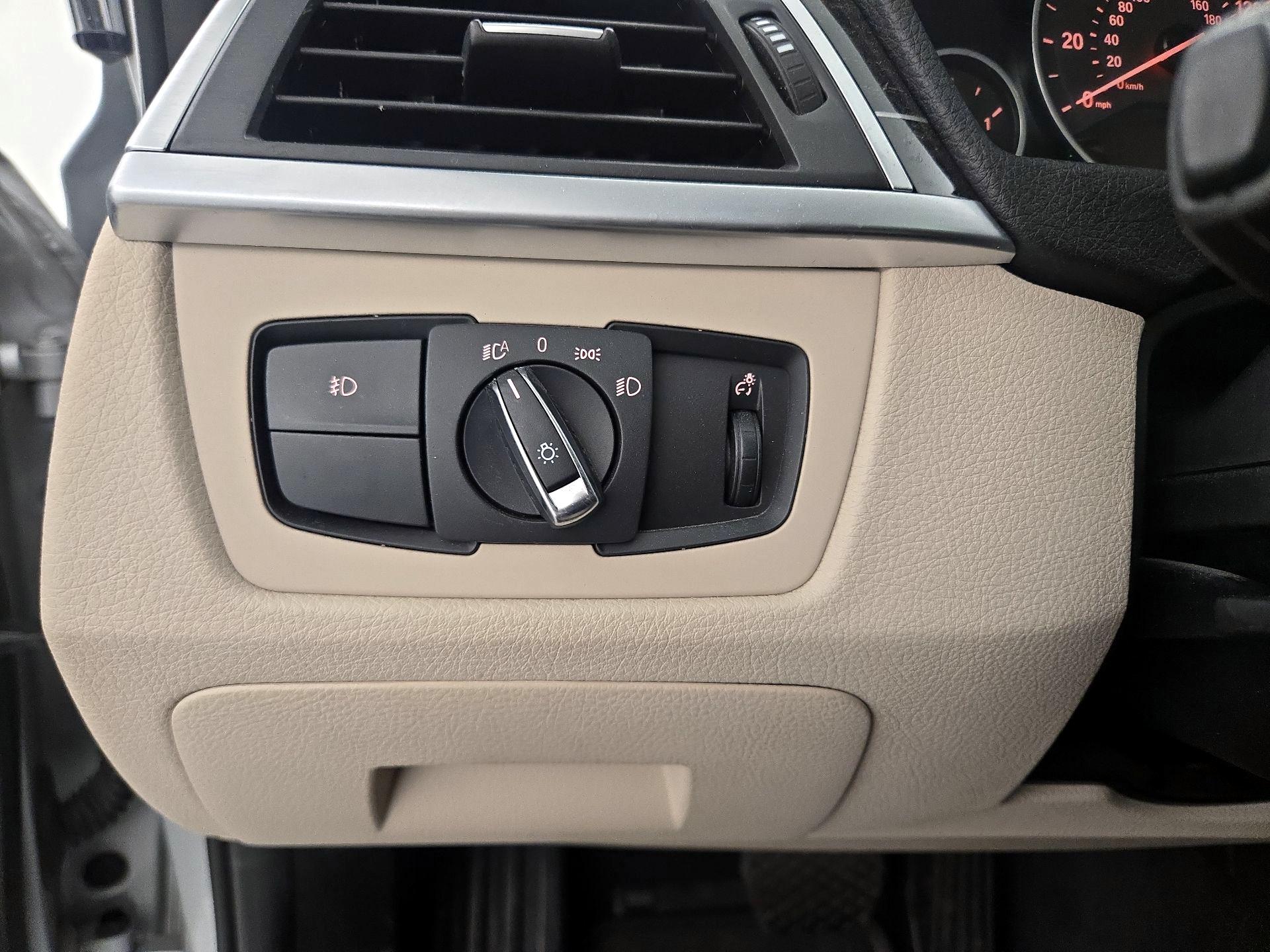 Thumbnail: 2016 BMW 3 Series - 13