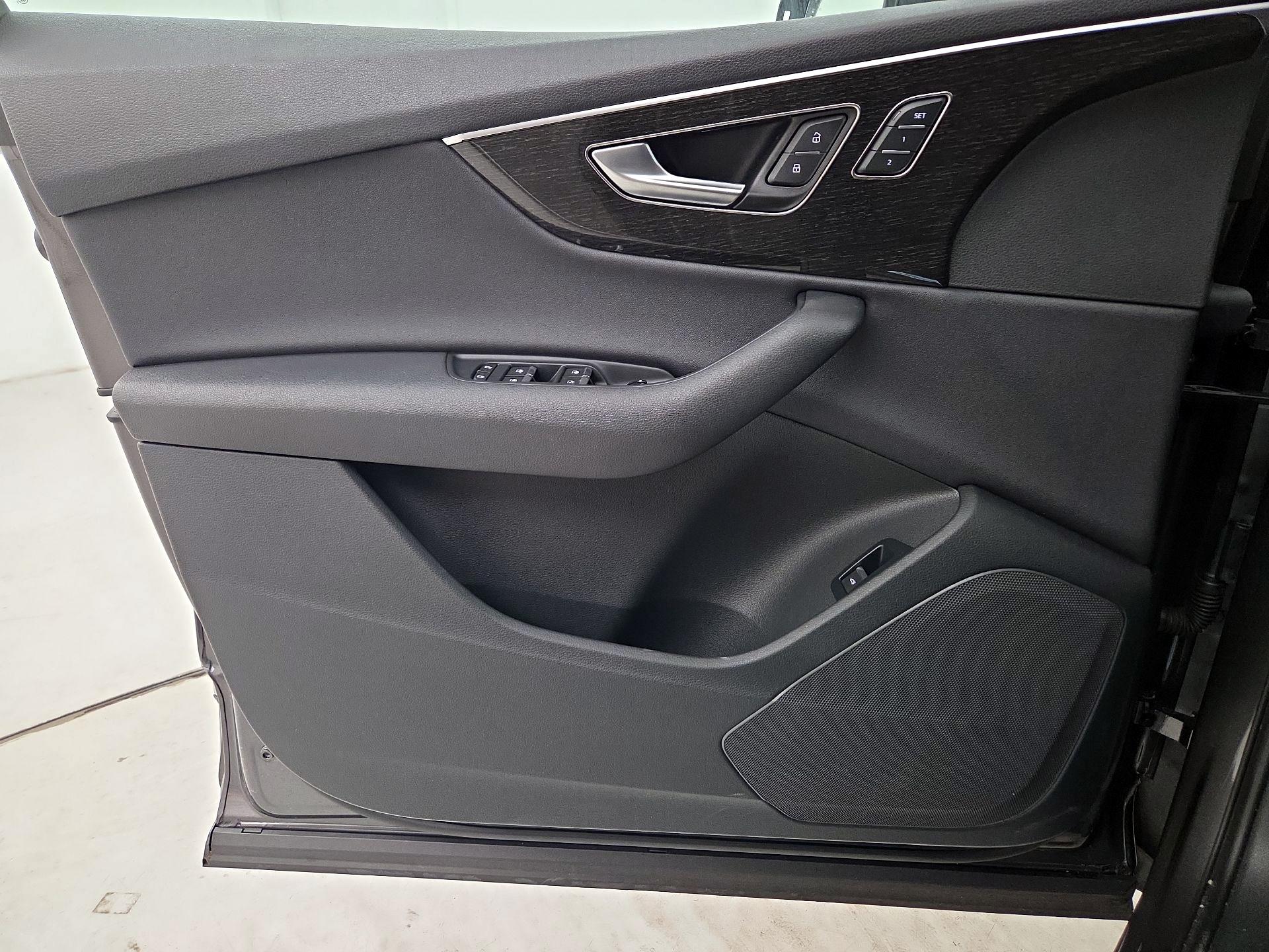 Thumbnail: 2023 Audi Q7 - 12