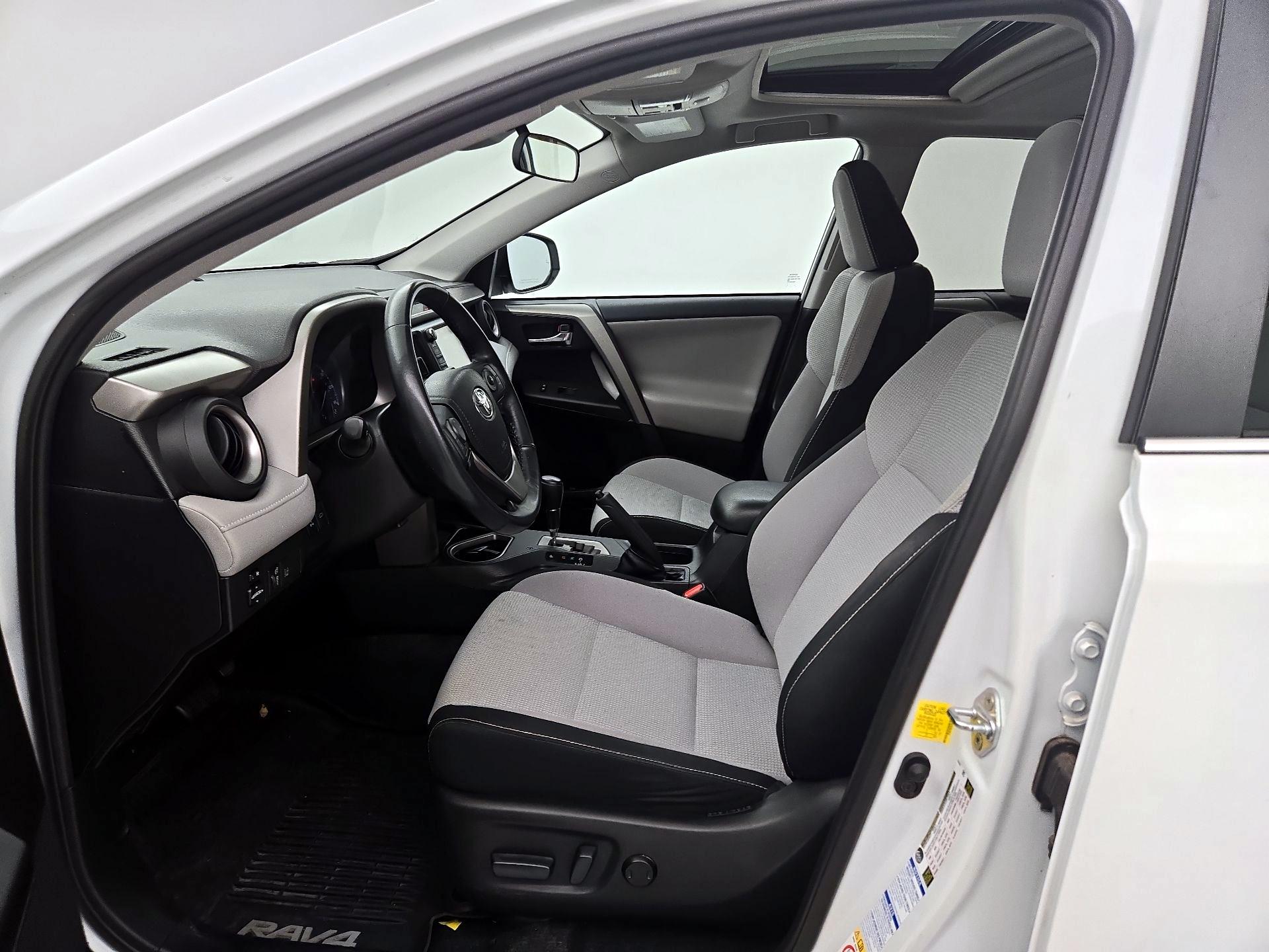 Thumbnail: 2018 Toyota RAV4 - 11