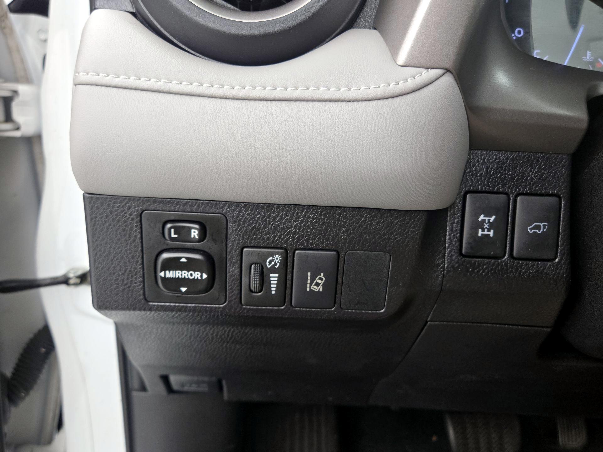 Thumbnail: 2018 Toyota RAV4 - 13