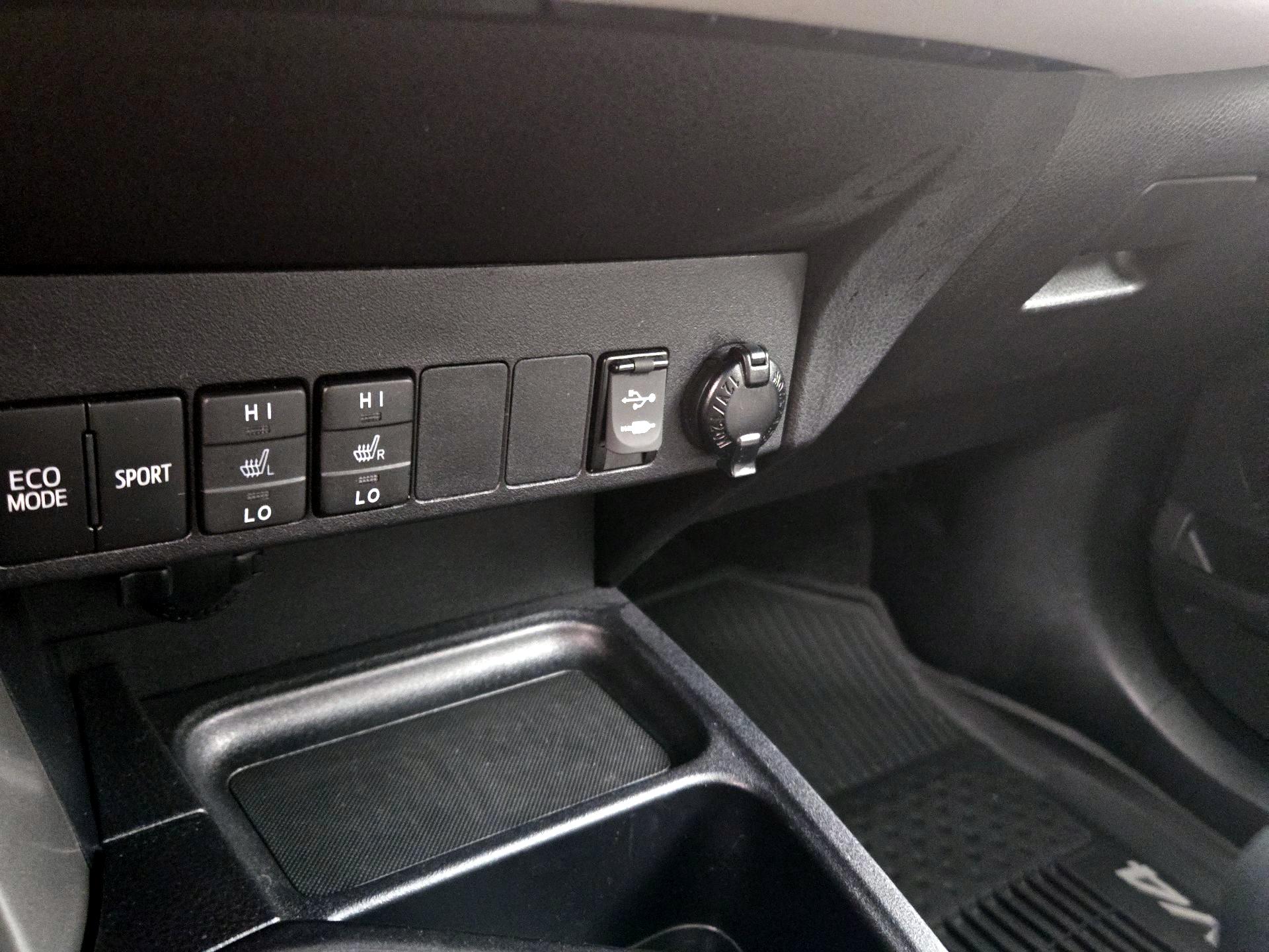 Thumbnail: 2018 Toyota RAV4 - 19