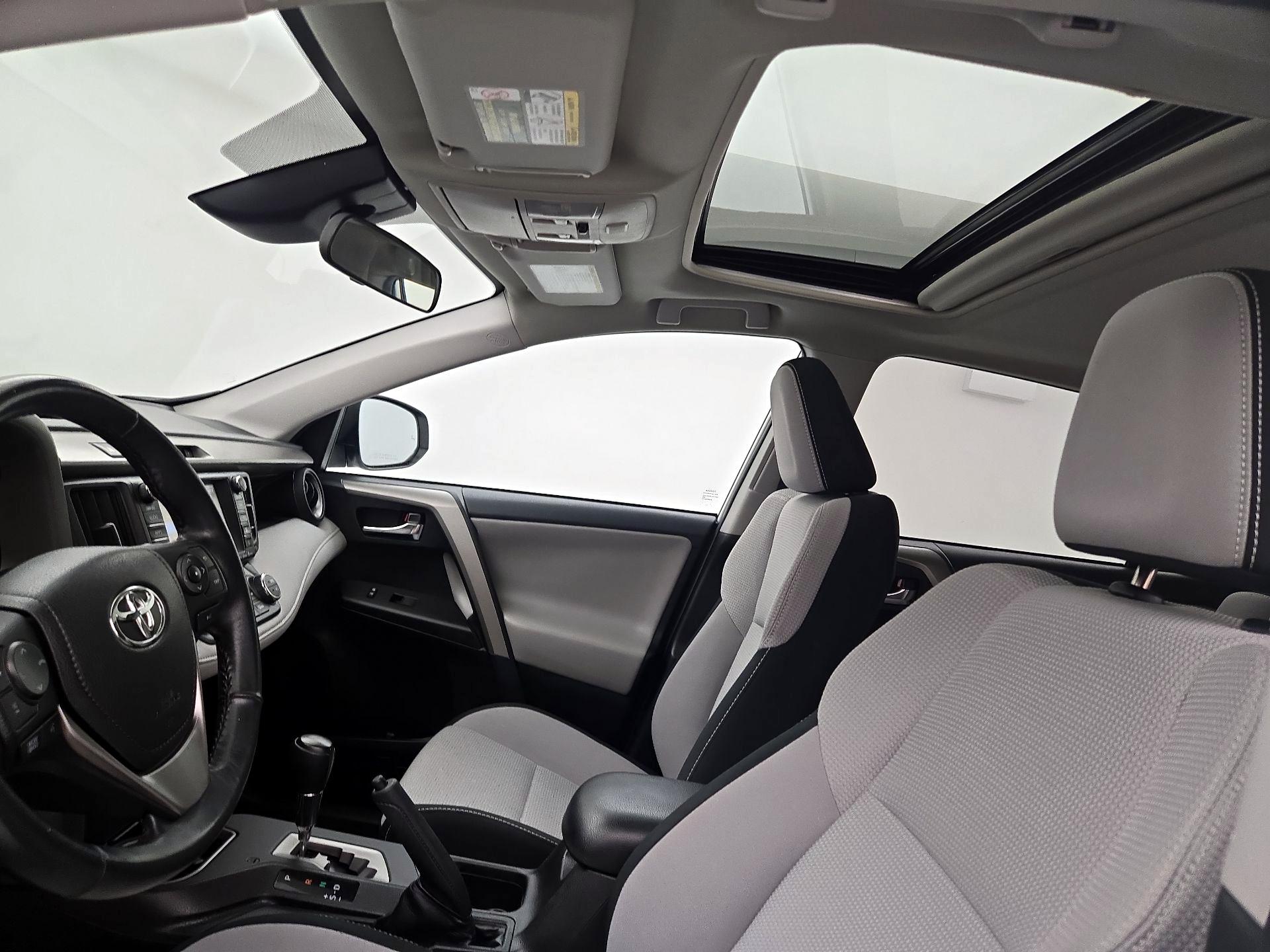 Thumbnail: 2018 Toyota RAV4 - 20