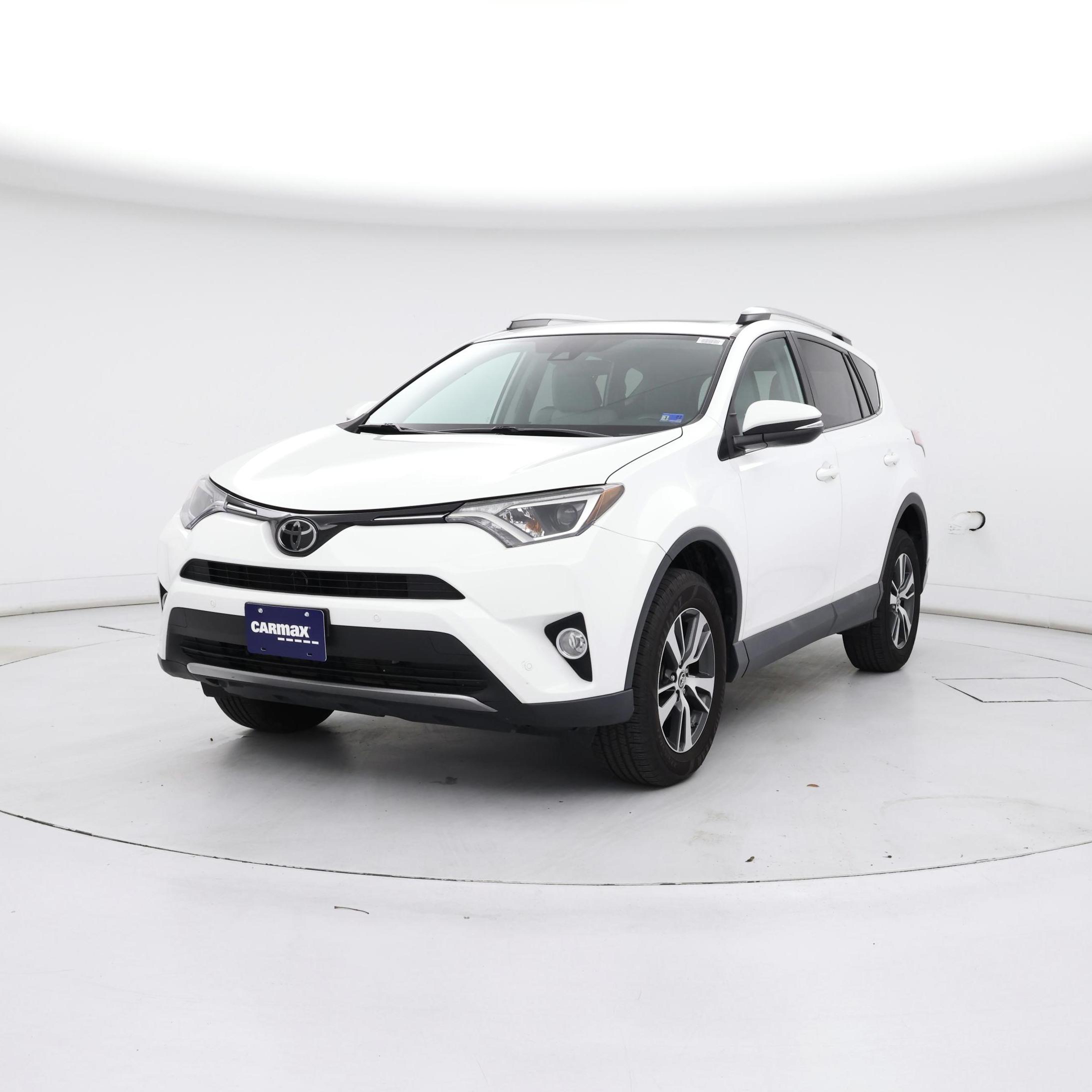 Thumbnail: 2018 Toyota RAV4 - 4