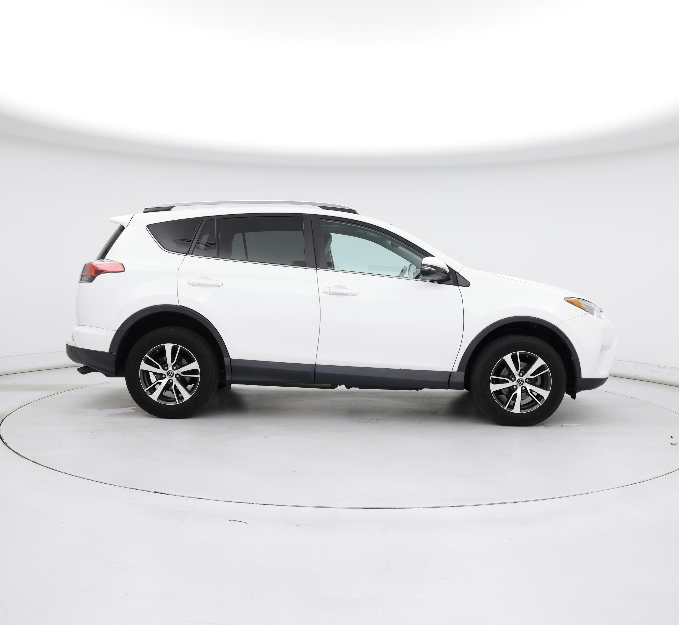 Thumbnail: 2018 Toyota RAV4 - 7