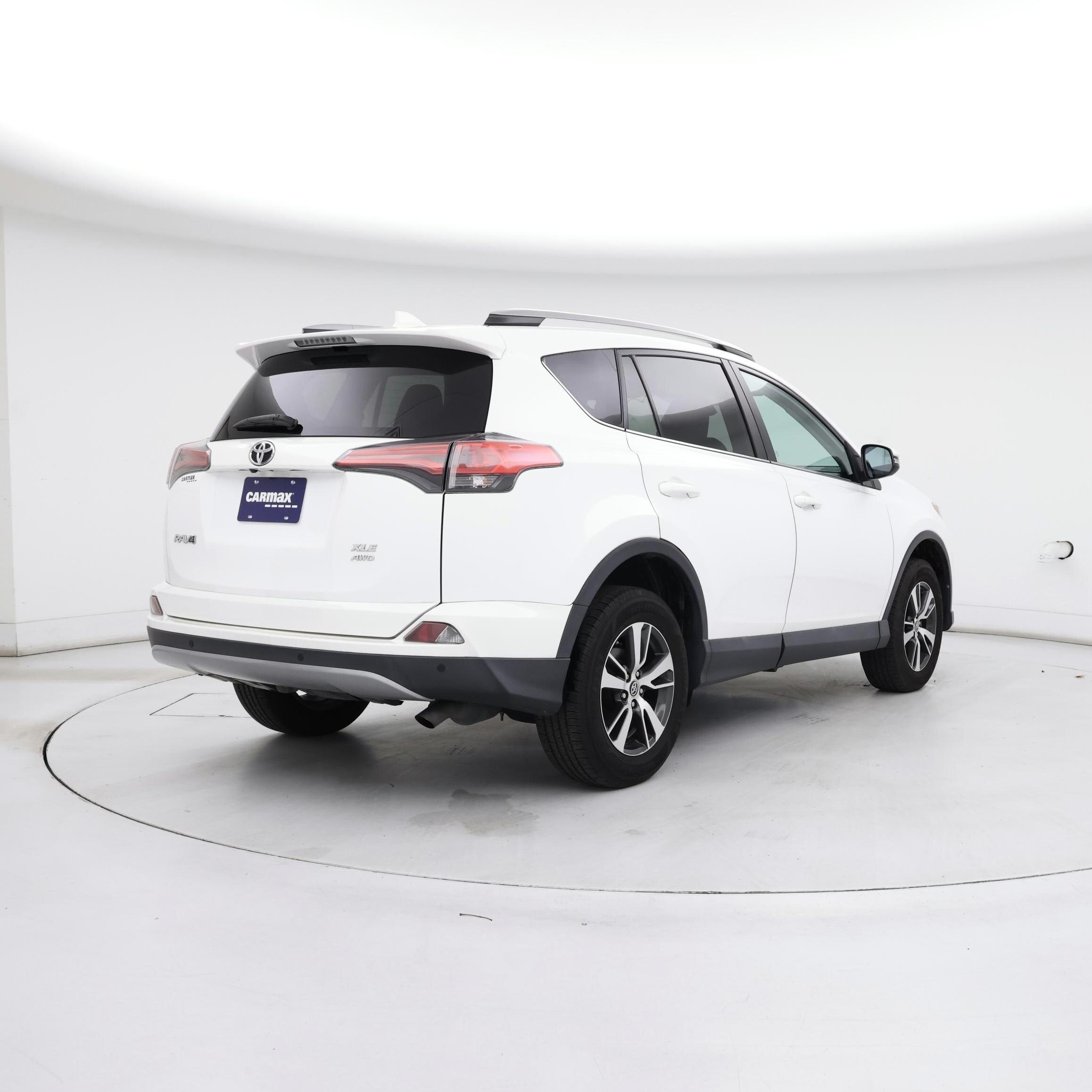 Thumbnail: 2018 Toyota RAV4 - 8