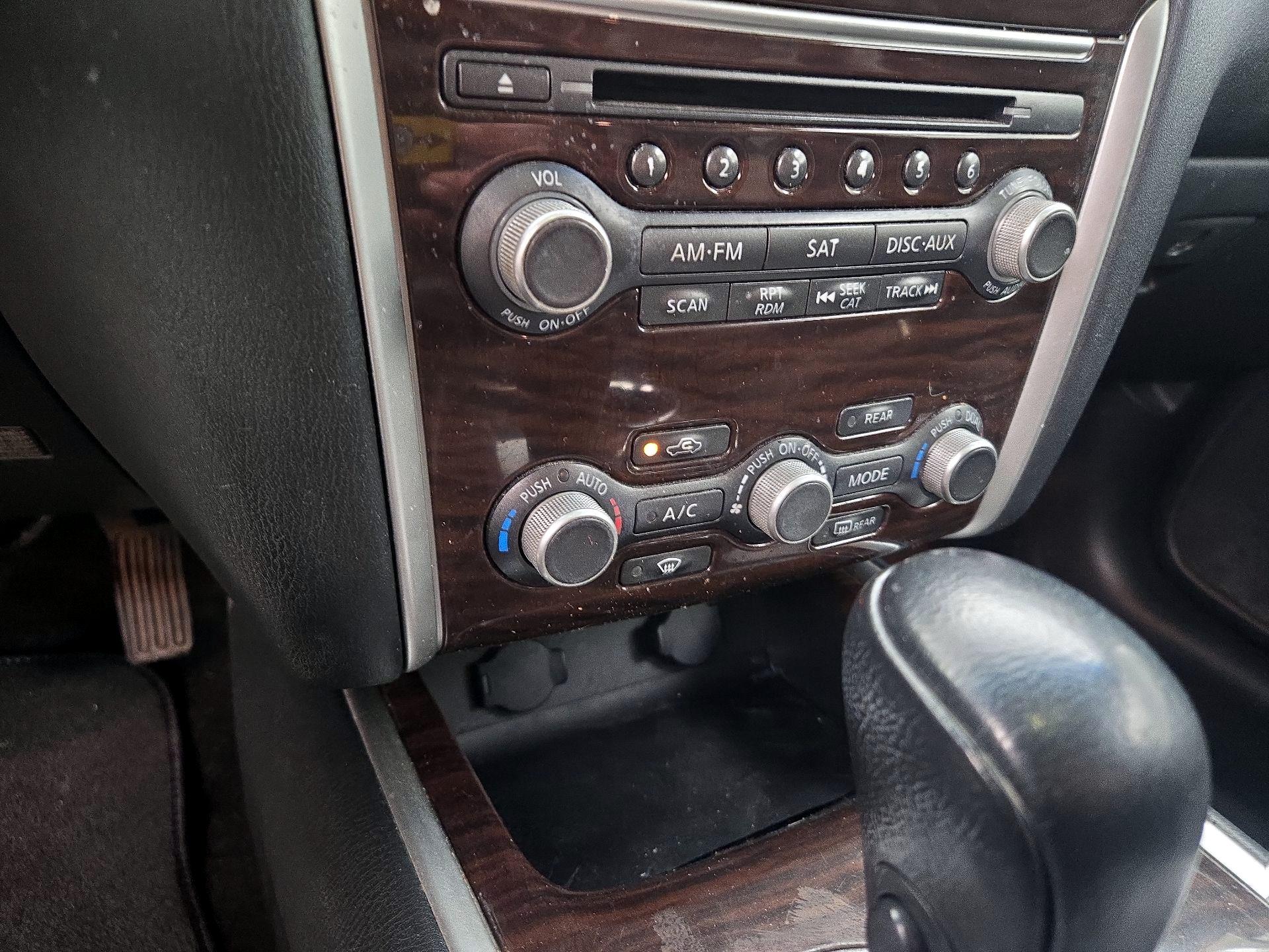 Thumbnail: 2015 Nissan Pathfinder - 16