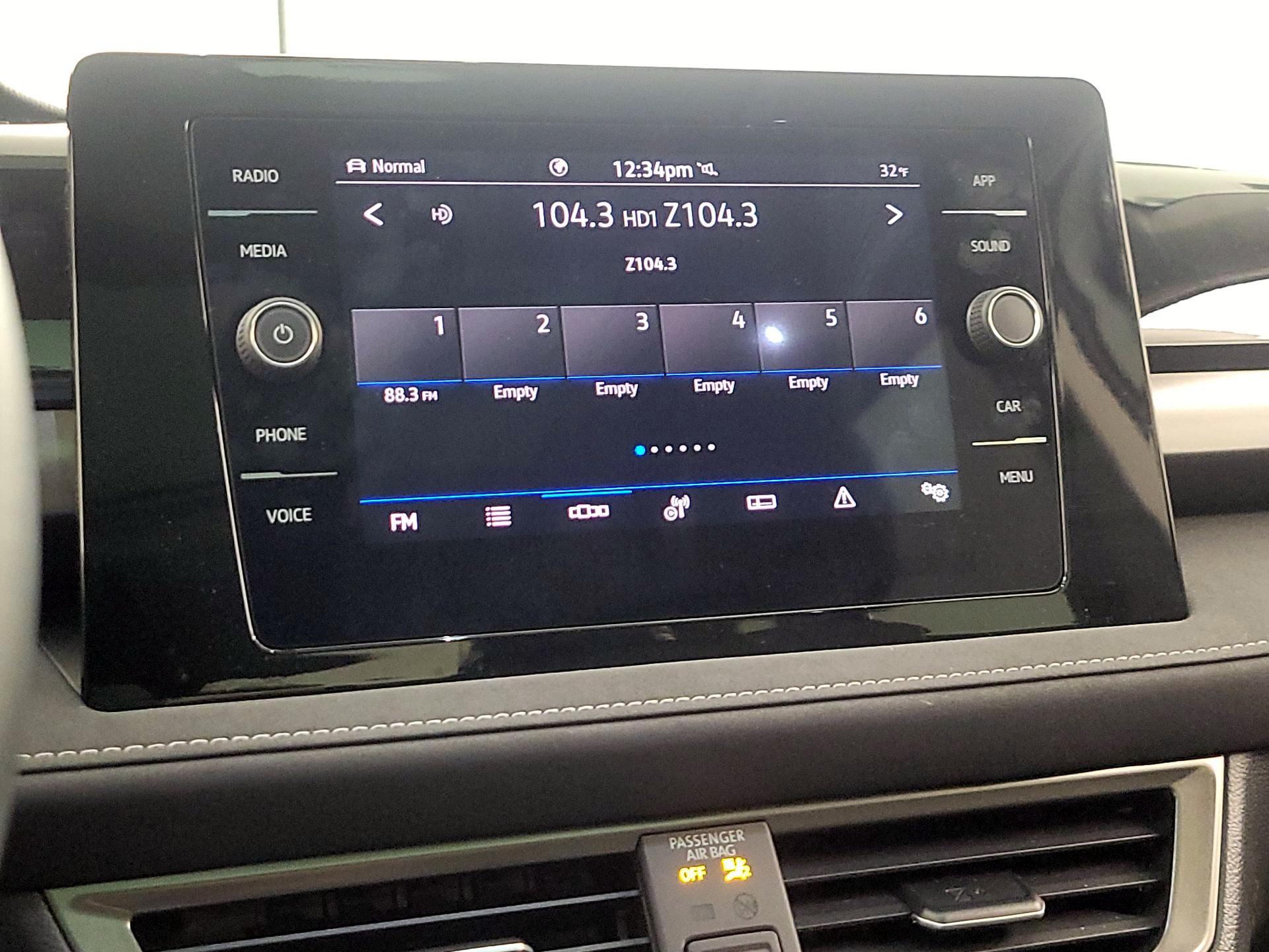 Thumbnail: 2025 Volkswagen Taos - 15