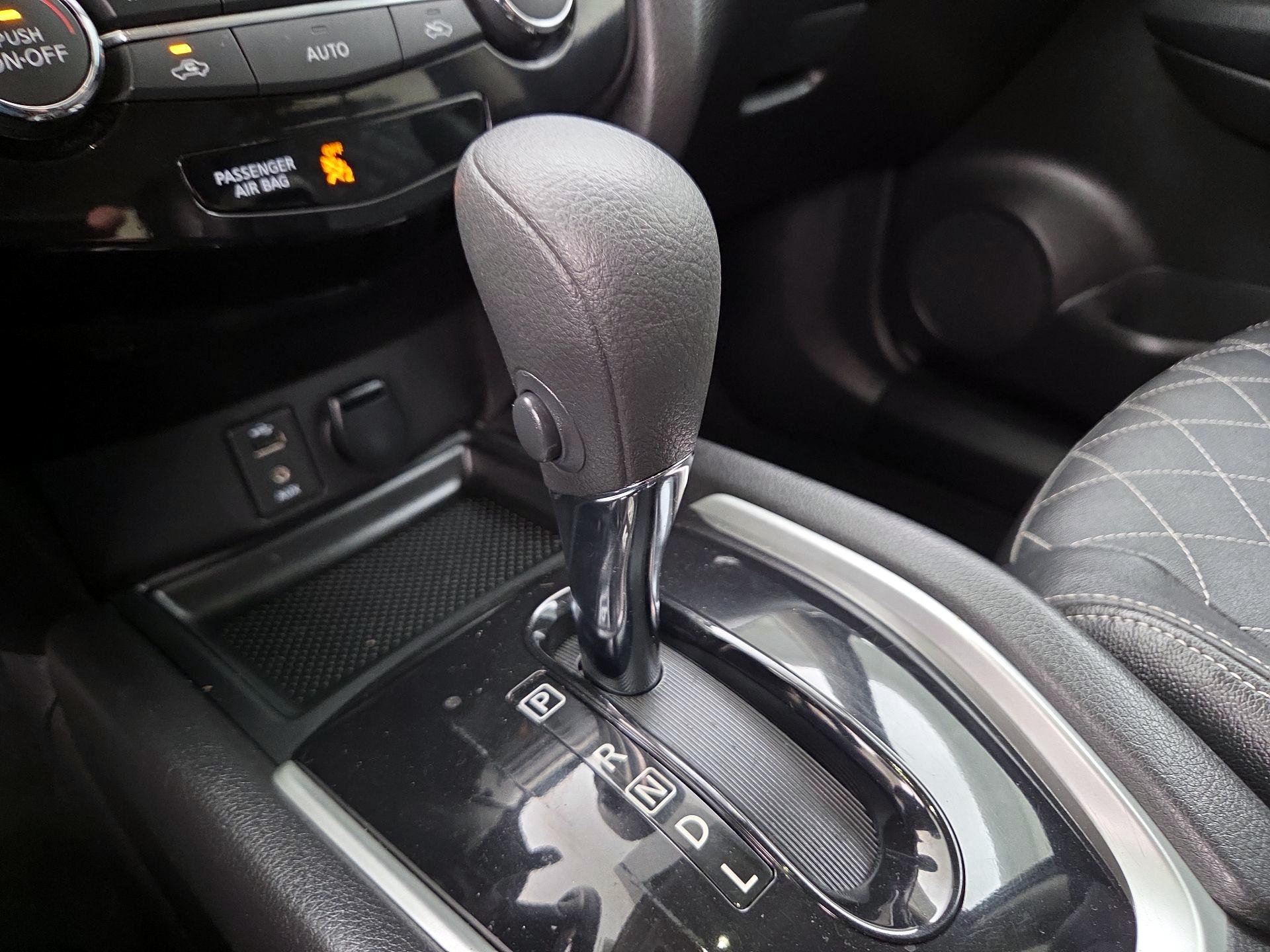 Thumbnail: 2015 Nissan Rogue - 17