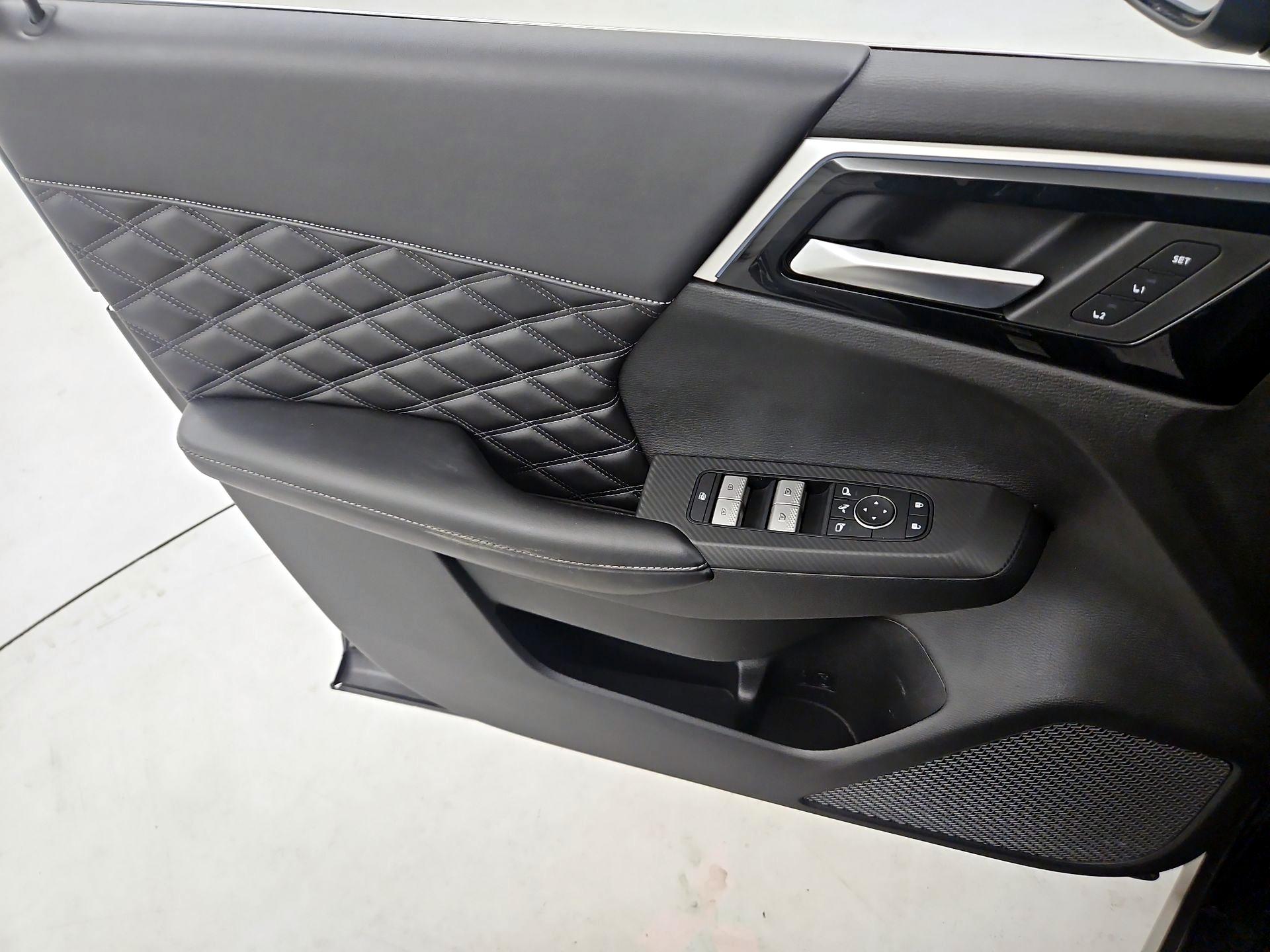 Thumbnail: 2022 Mitsubishi Outlander - 12