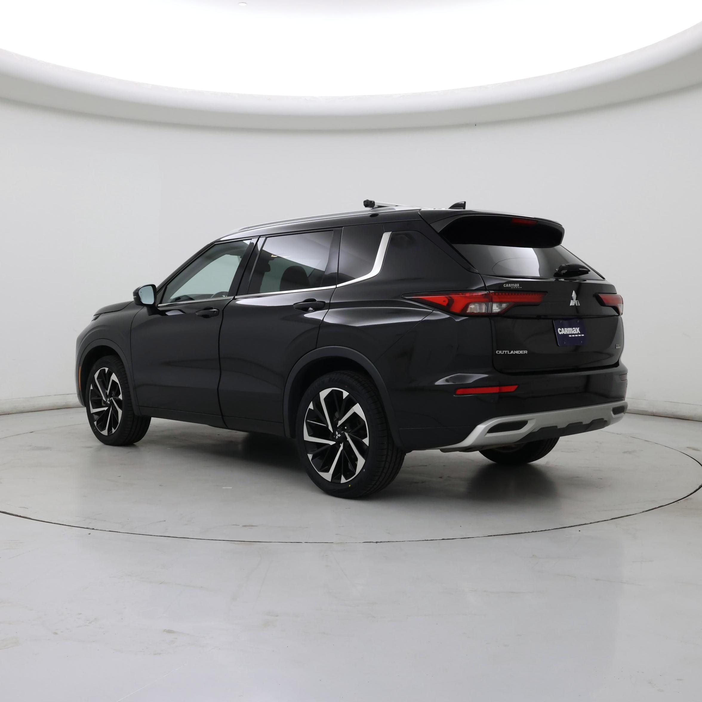 Thumbnail: 2022 Mitsubishi Outlander - 2