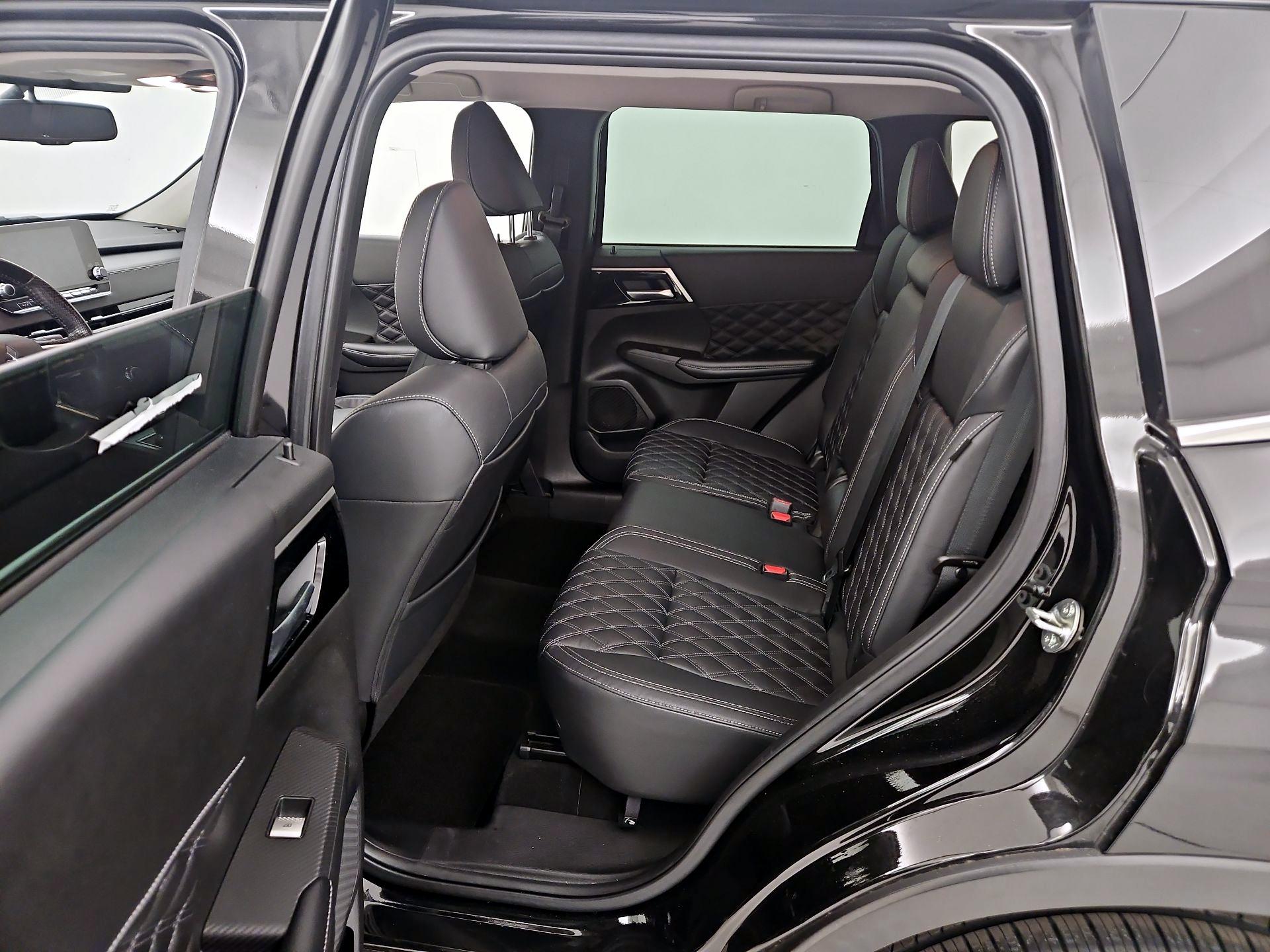 Thumbnail: 2022 Mitsubishi Outlander - 20