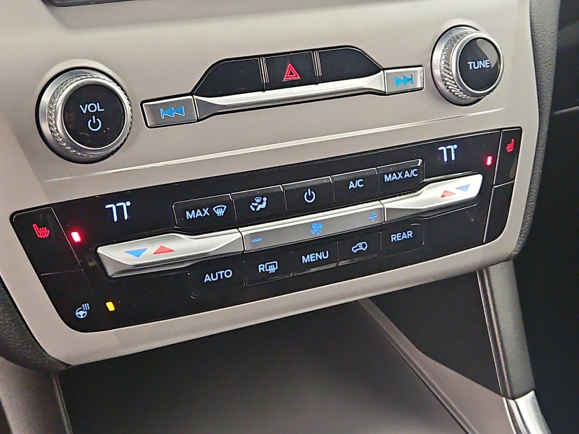 Thumbnail: 2020 Ford Explorer - 17