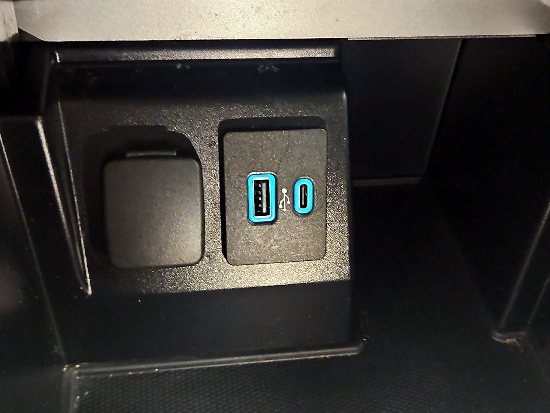 Thumbnail: 2020 Ford Explorer - 19