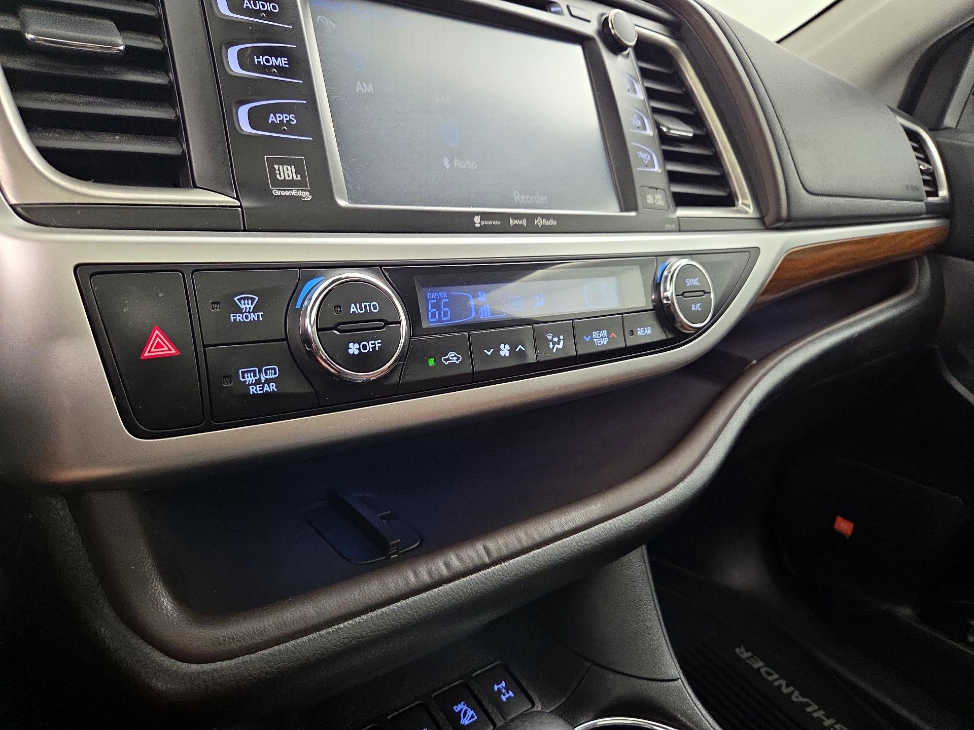 Thumbnail: 2019 Toyota Highlander - 16