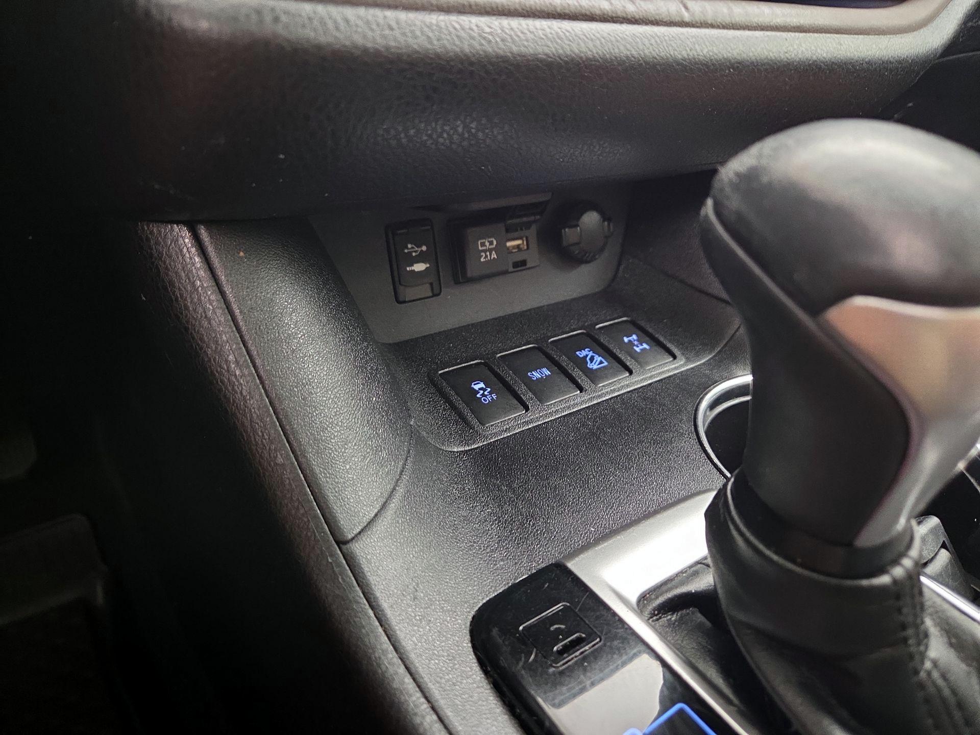 Thumbnail: 2019 Toyota Highlander - 18