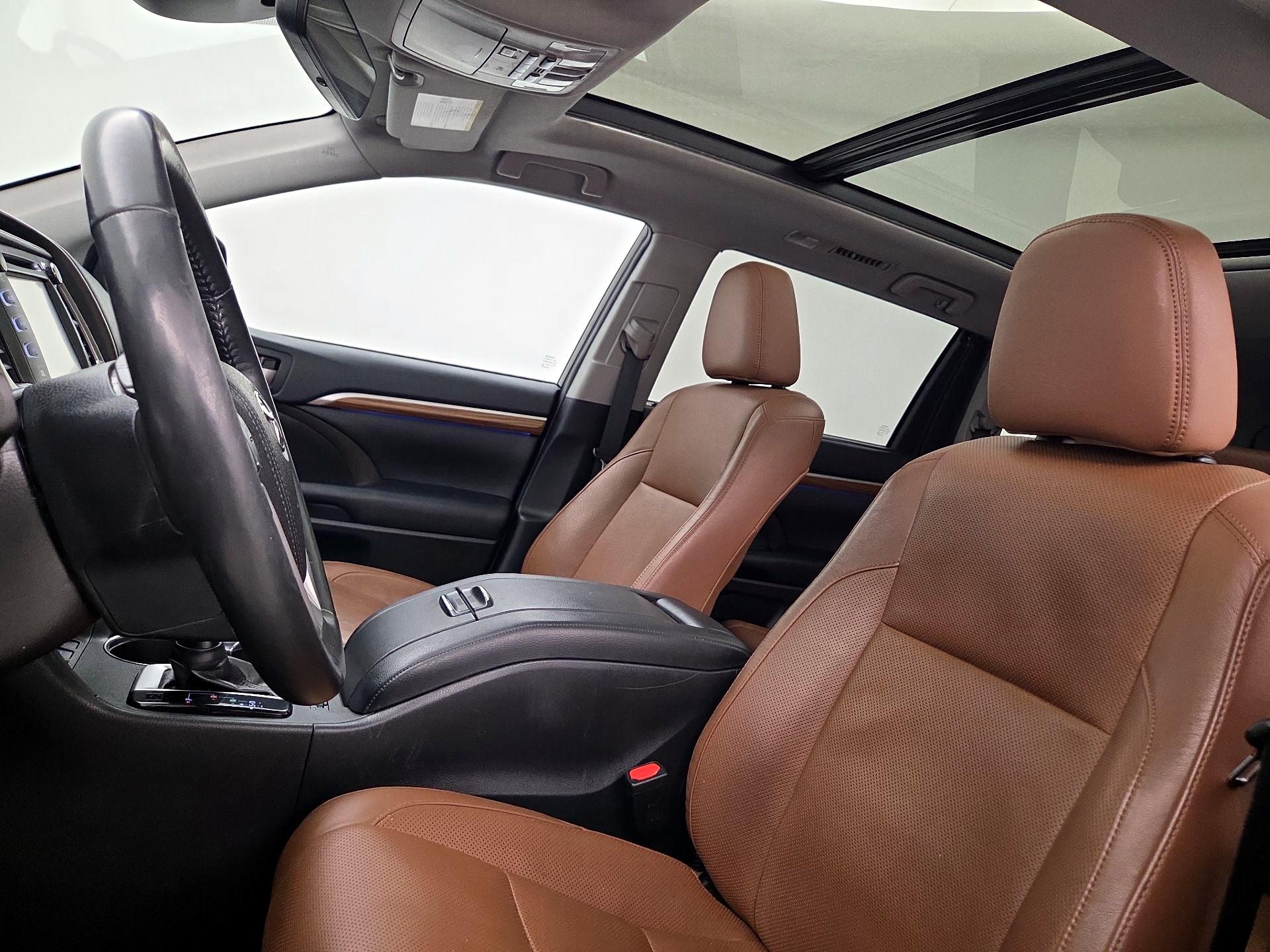 Thumbnail: 2019 Toyota Highlander - 19