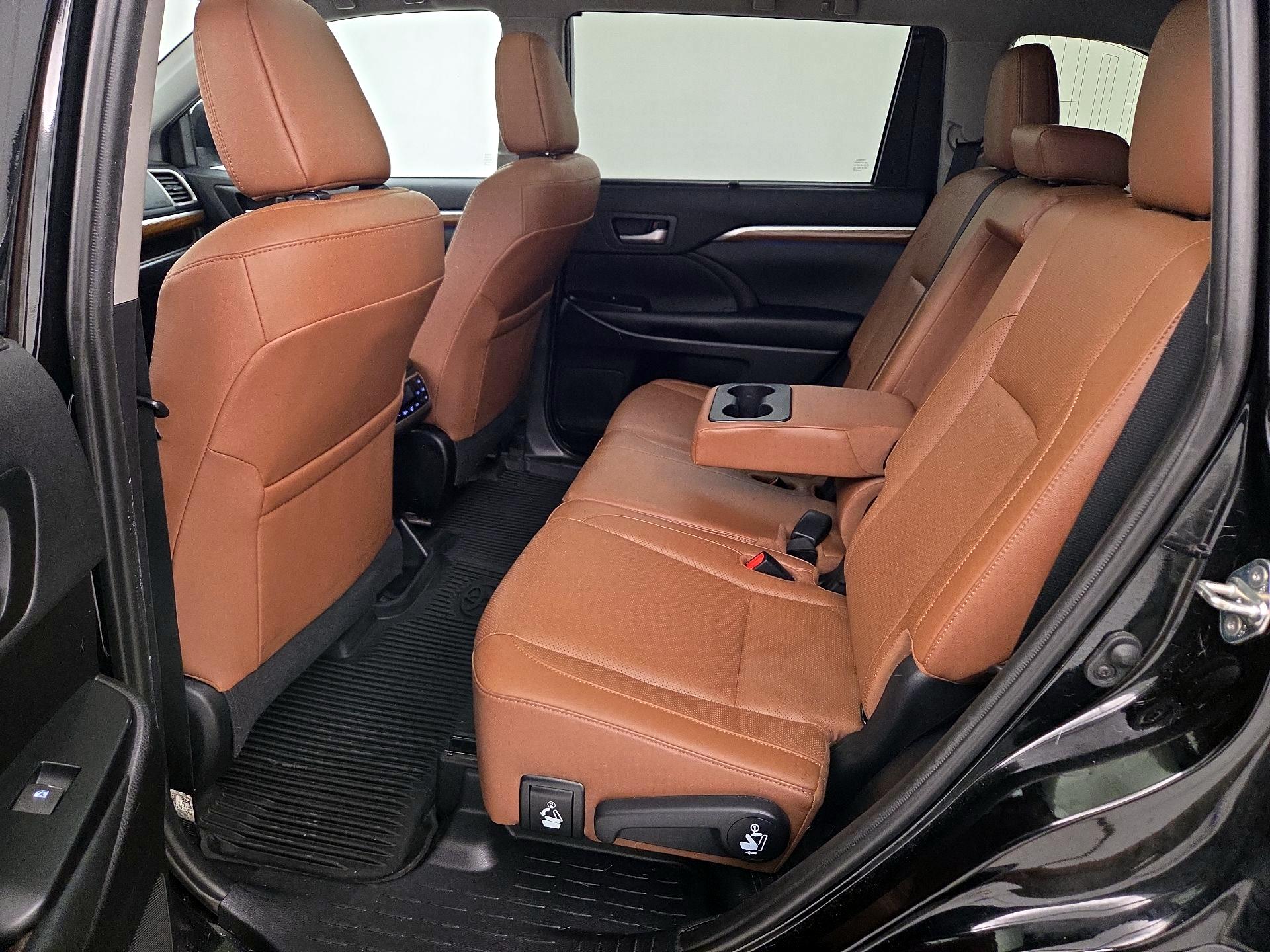 Thumbnail: 2019 Toyota Highlander - 20
