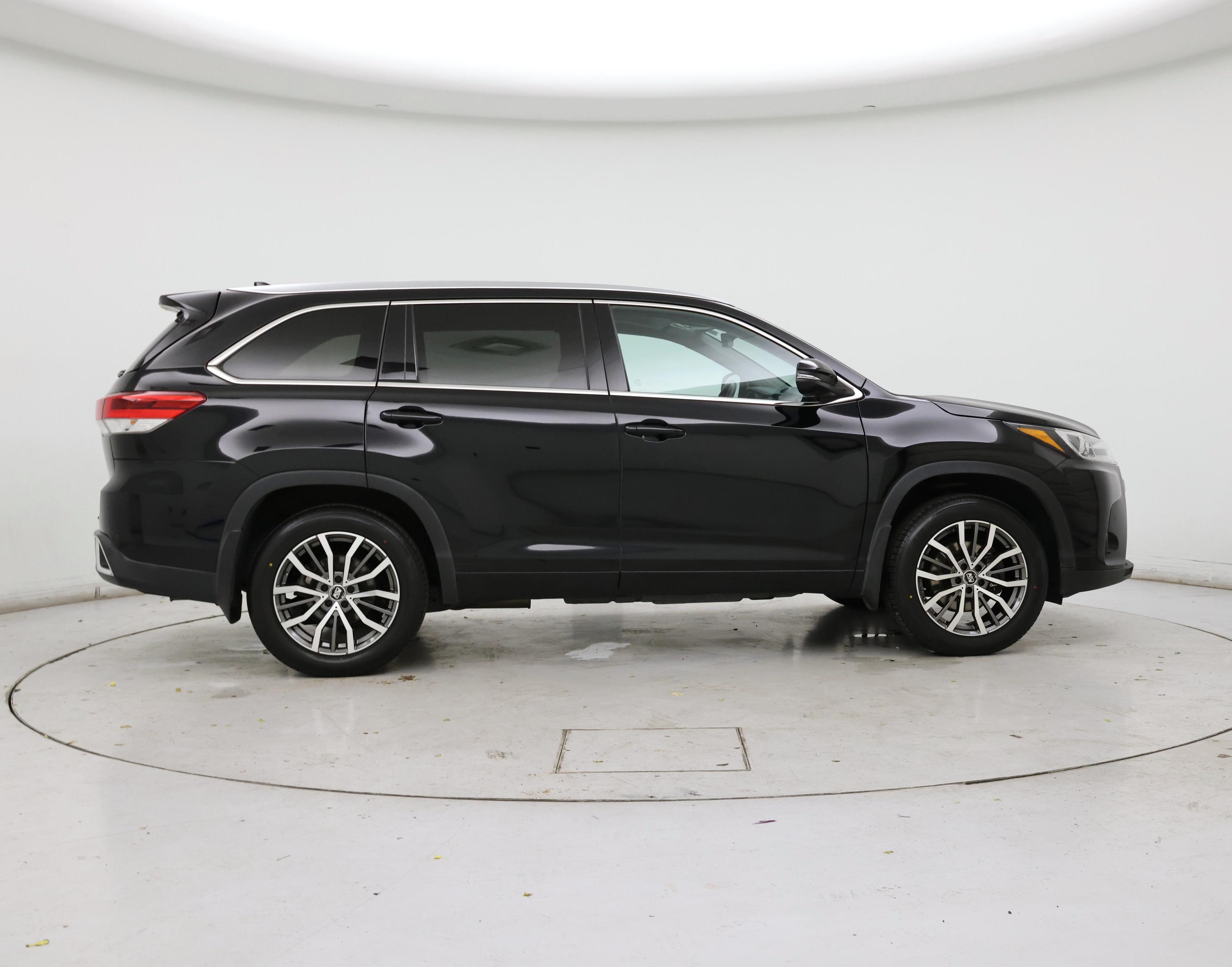 Thumbnail: 2019 Toyota Highlander - 7