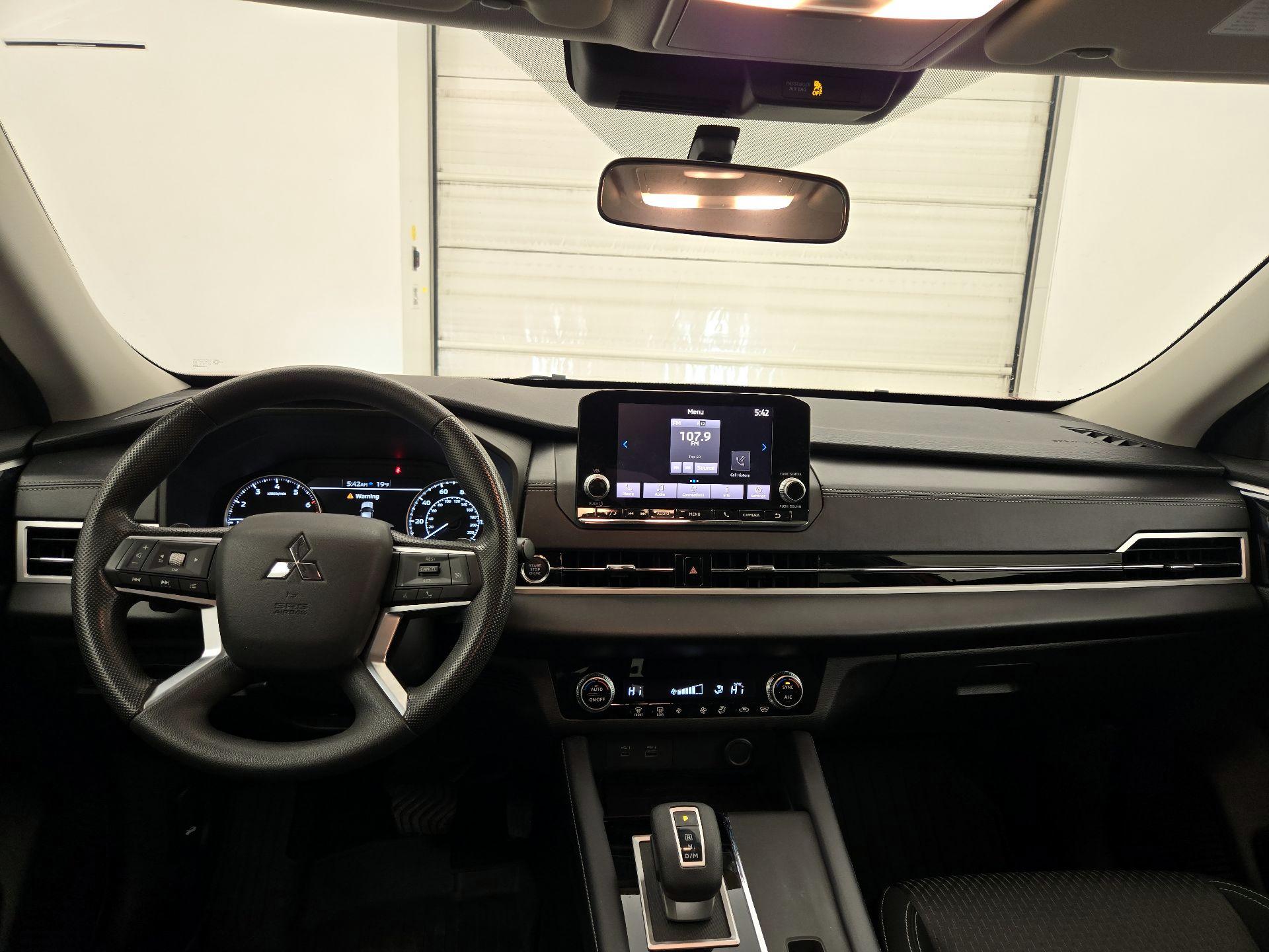 Thumbnail: 2022 Mitsubishi Outlander - 9