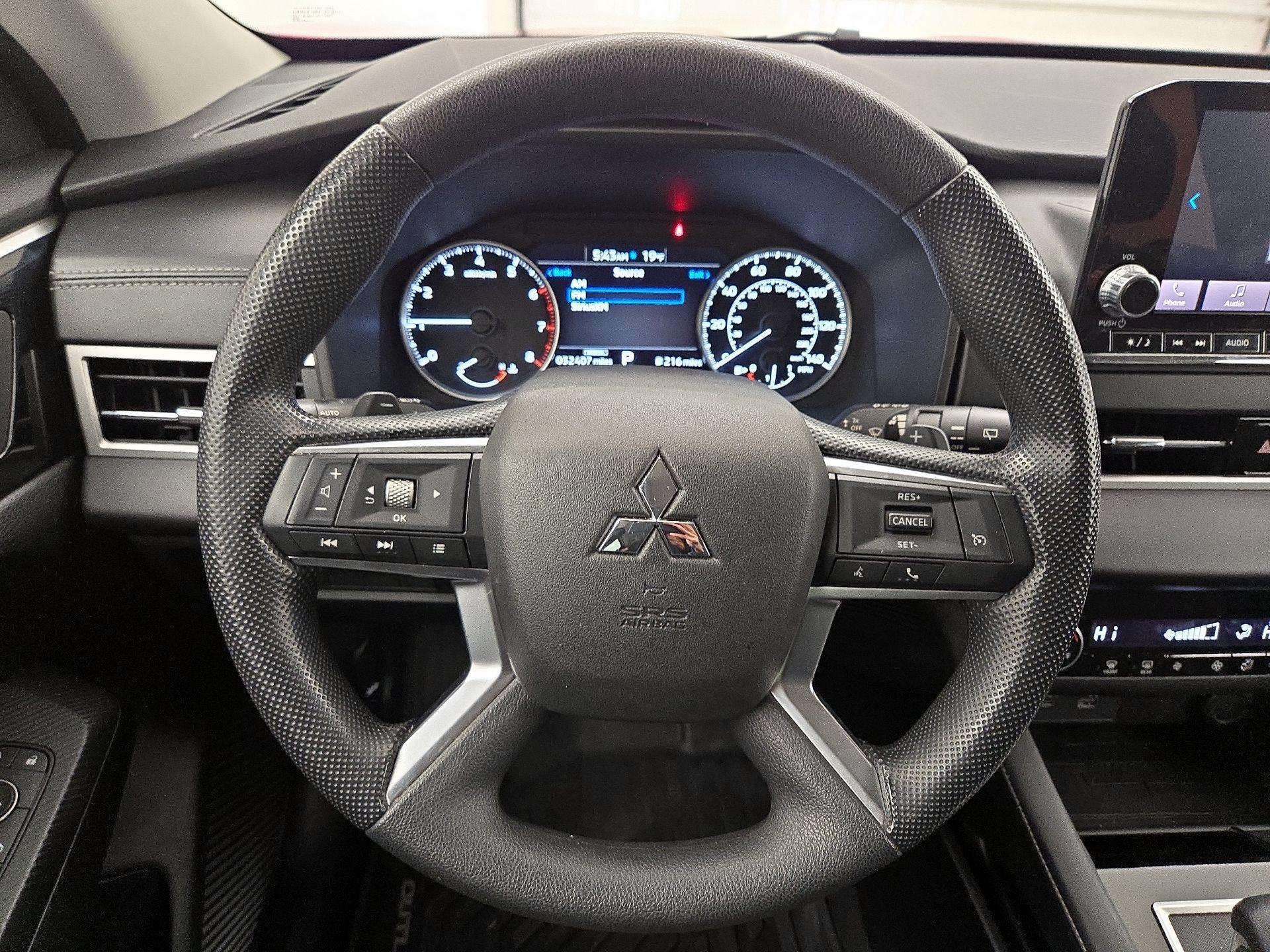 Thumbnail: 2022 Mitsubishi Outlander - 10