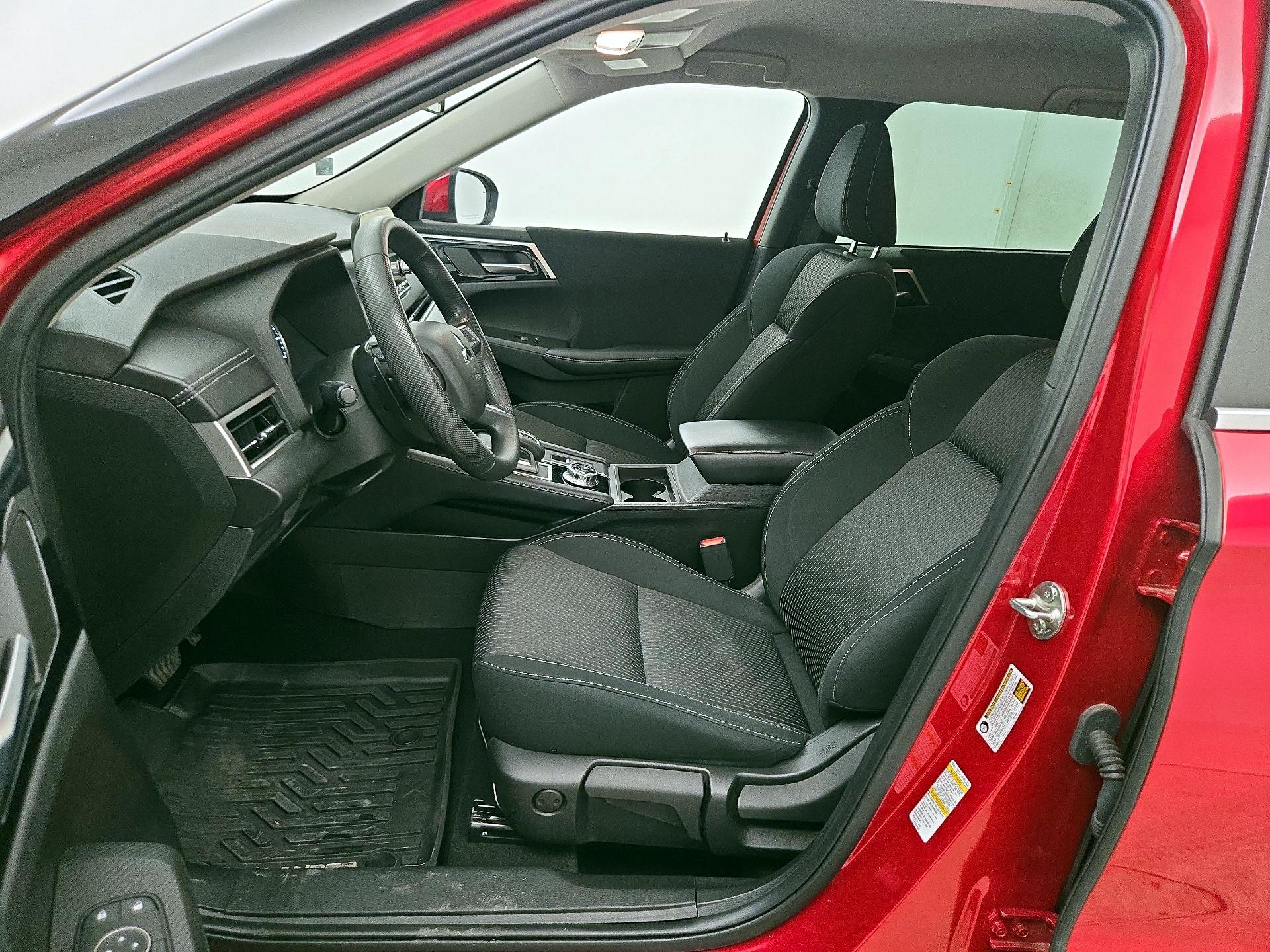 Thumbnail: 2022 Mitsubishi Outlander - 11