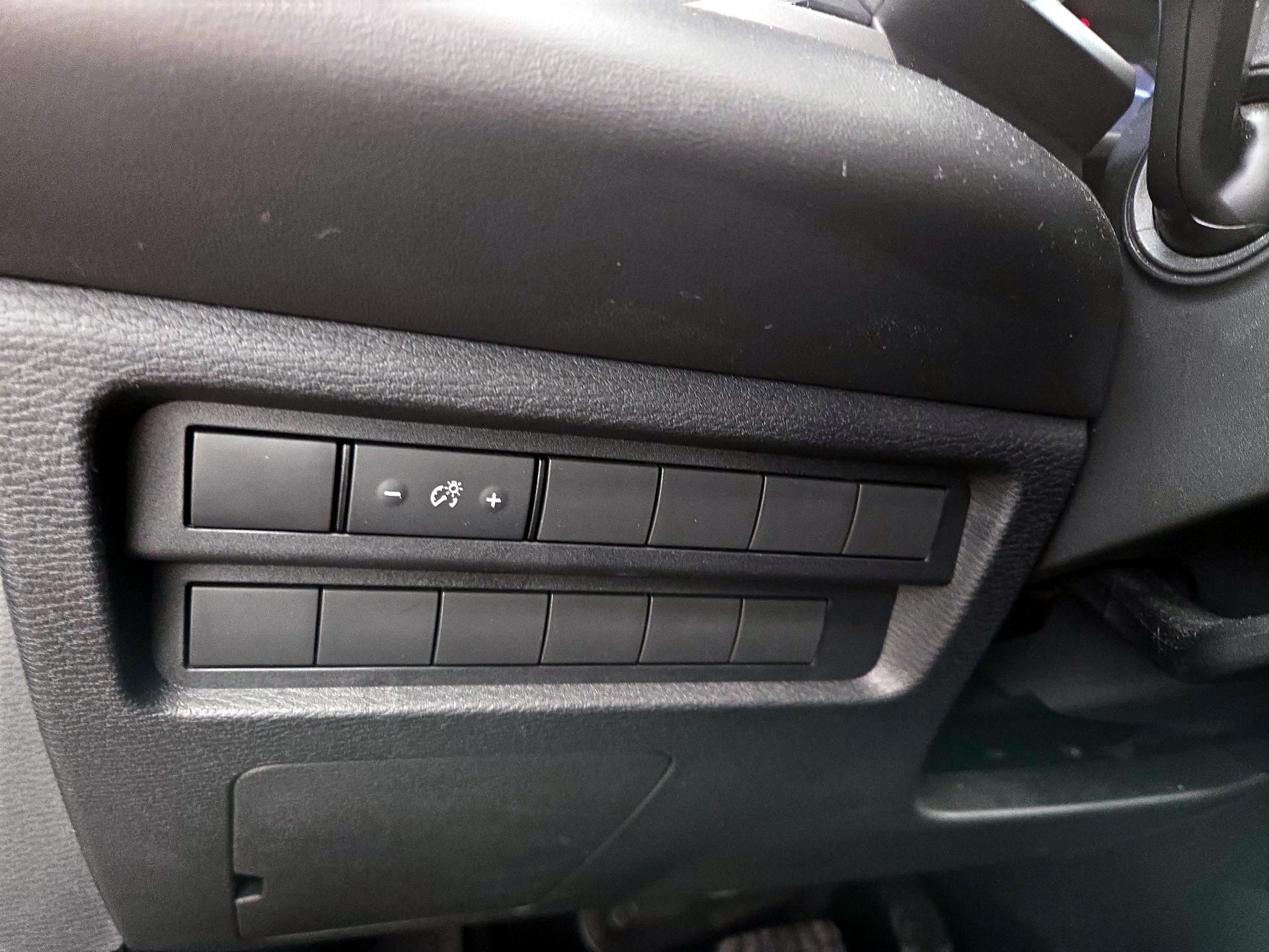 Thumbnail: 2022 Mitsubishi Outlander - 13