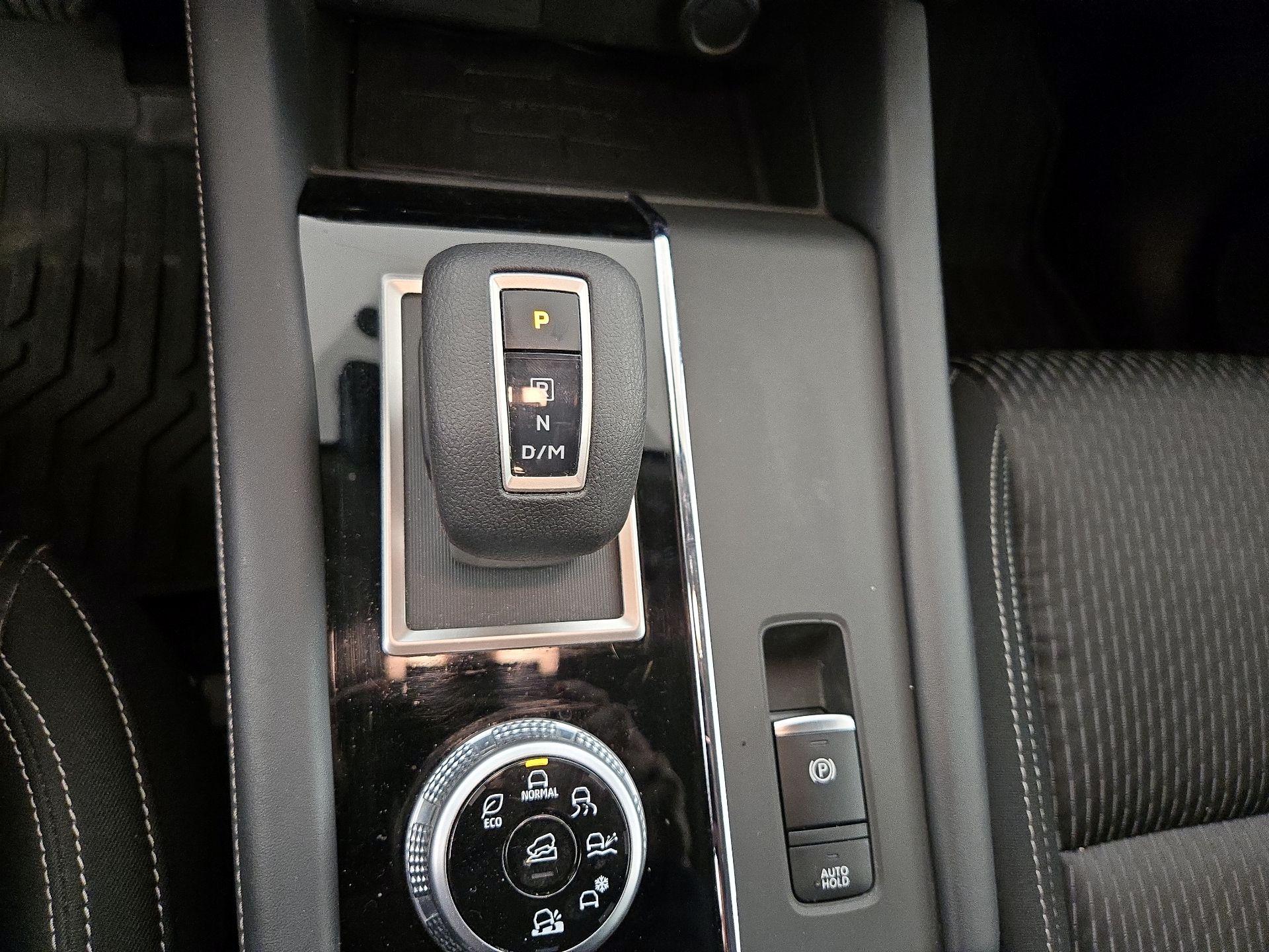 Thumbnail: 2022 Mitsubishi Outlander - 17