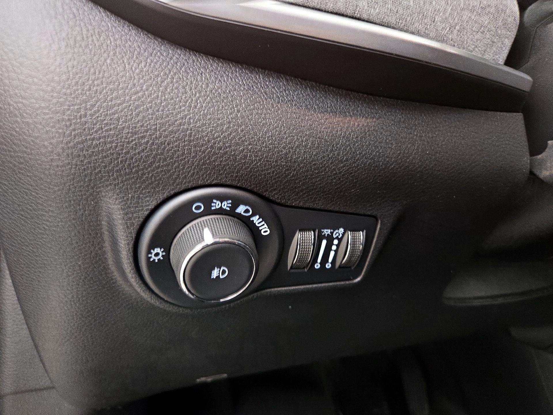 Thumbnail: 2022 Jeep Compass - 13