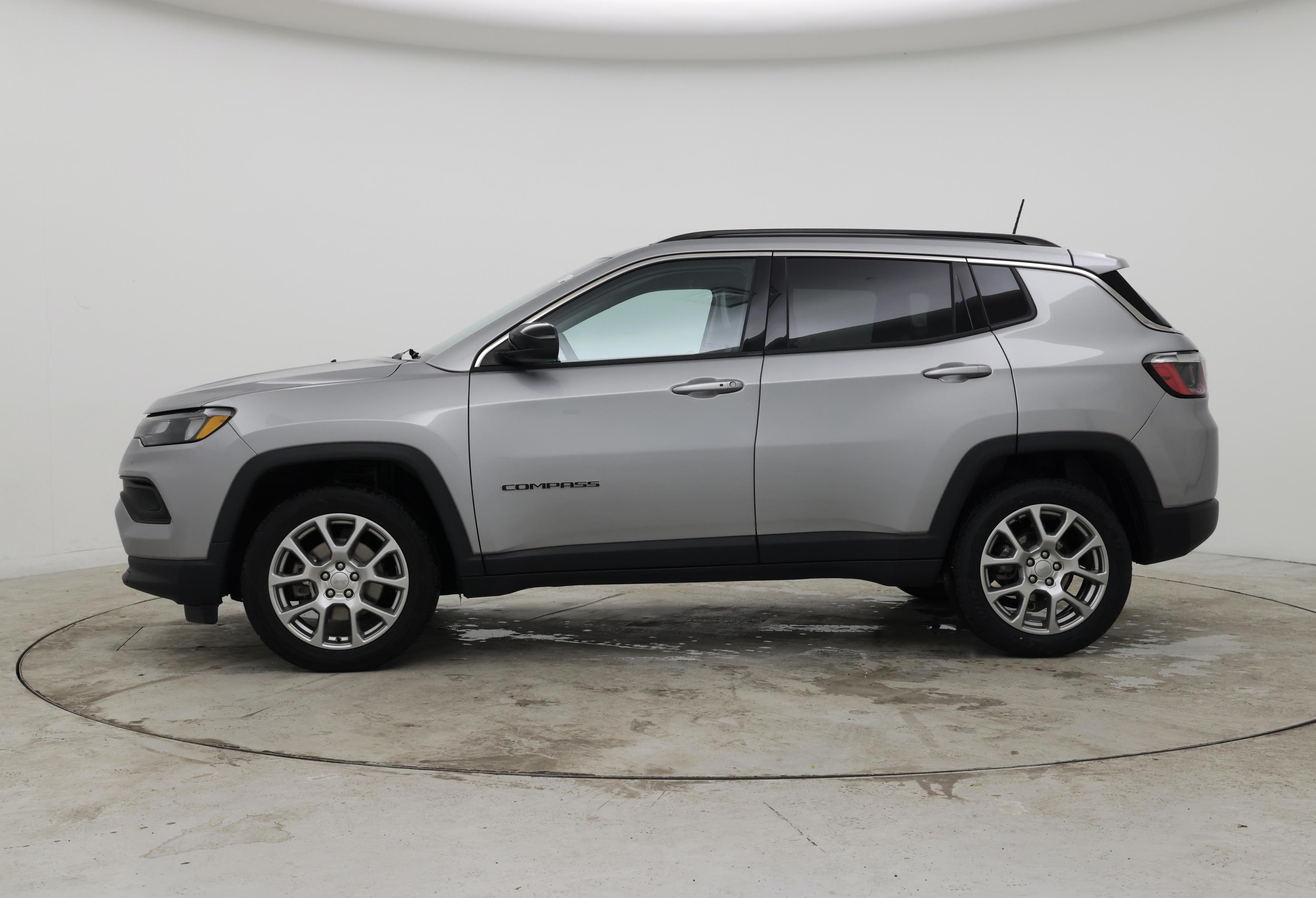 Thumbnail: 2022 Jeep Compass - 3