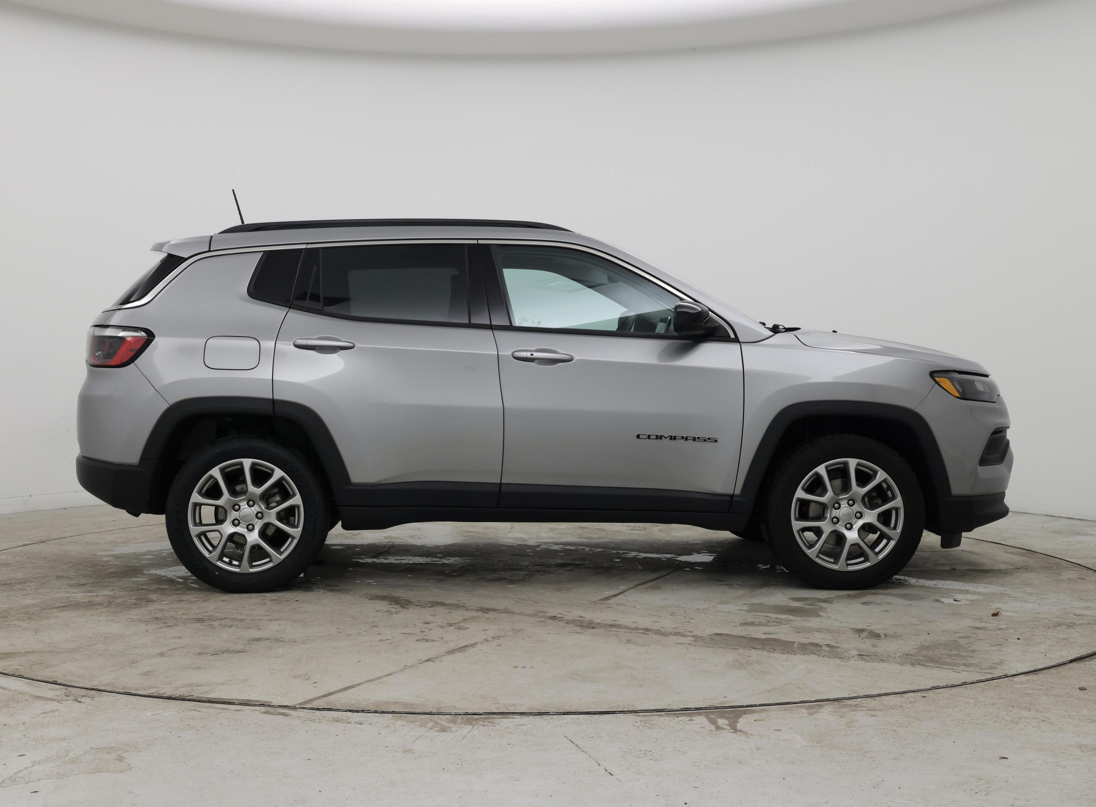 Thumbnail: 2022 Jeep Compass - 7