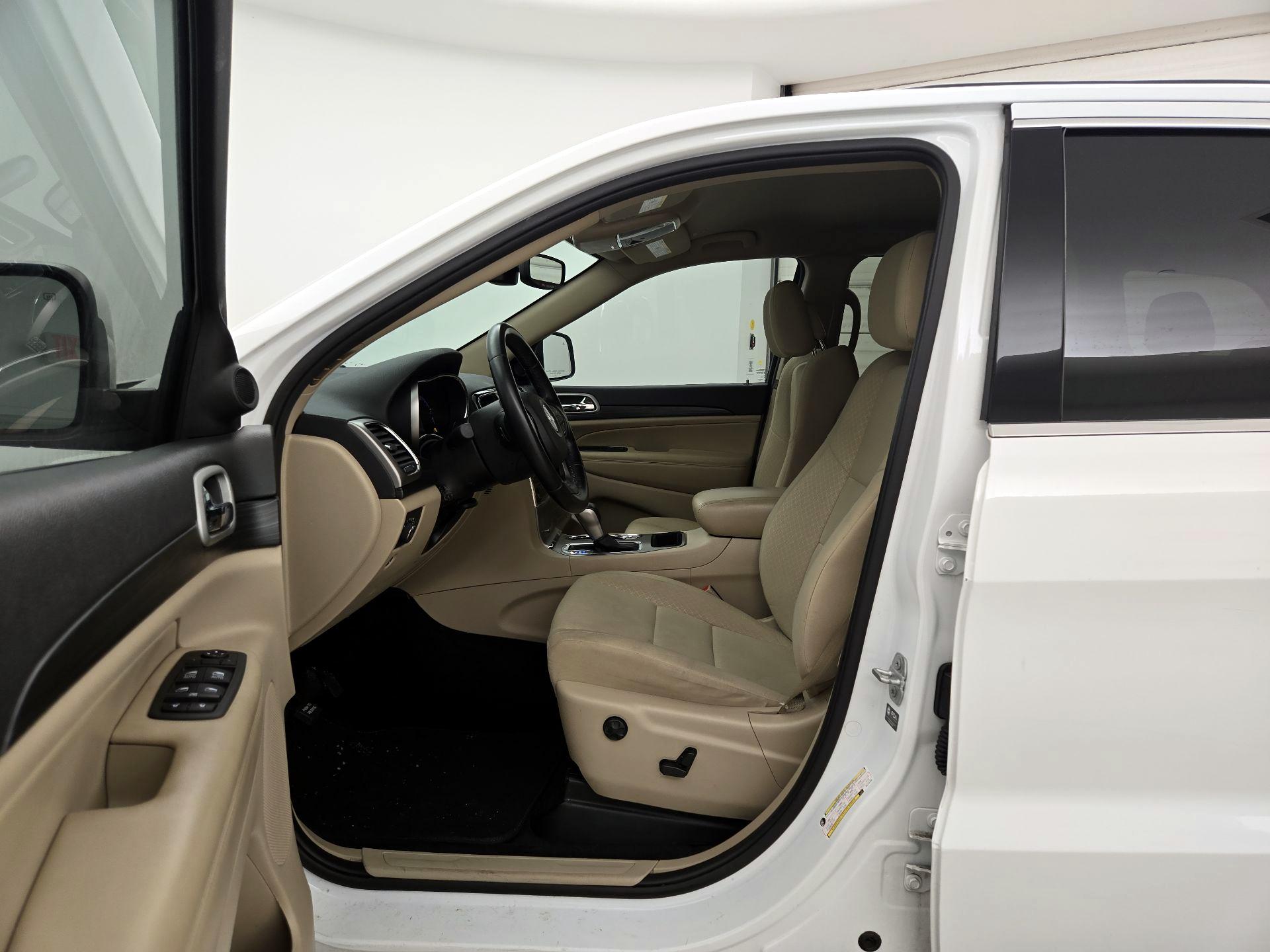 Thumbnail: 2022 Jeep Grand Cherokee - 11