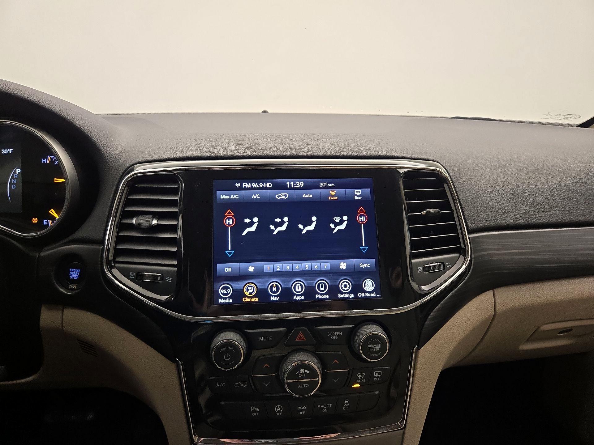 Thumbnail: 2022 Jeep Grand Cherokee - 17