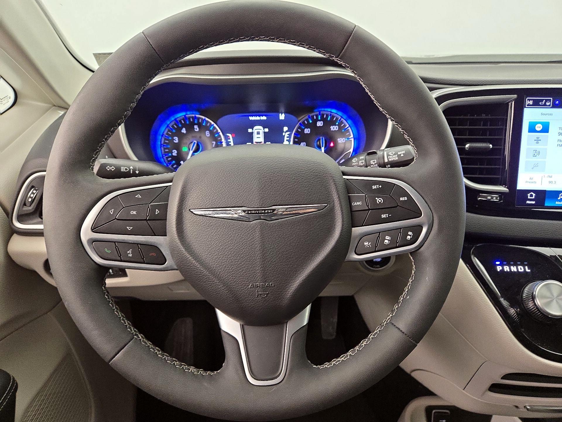 Thumbnail: 2024 Chrysler Pacifica - 10