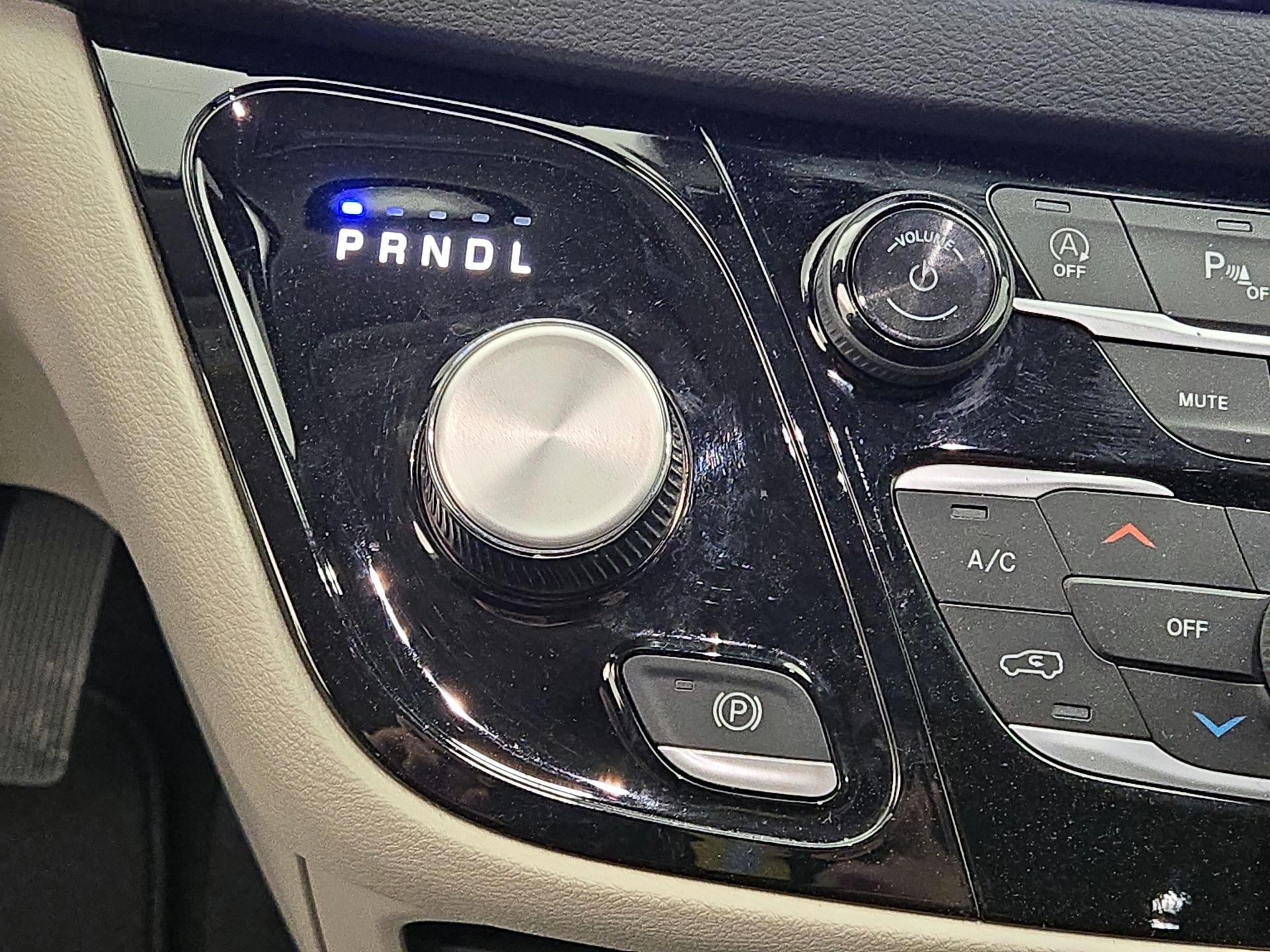 Thumbnail: 2024 Chrysler Pacifica - 16