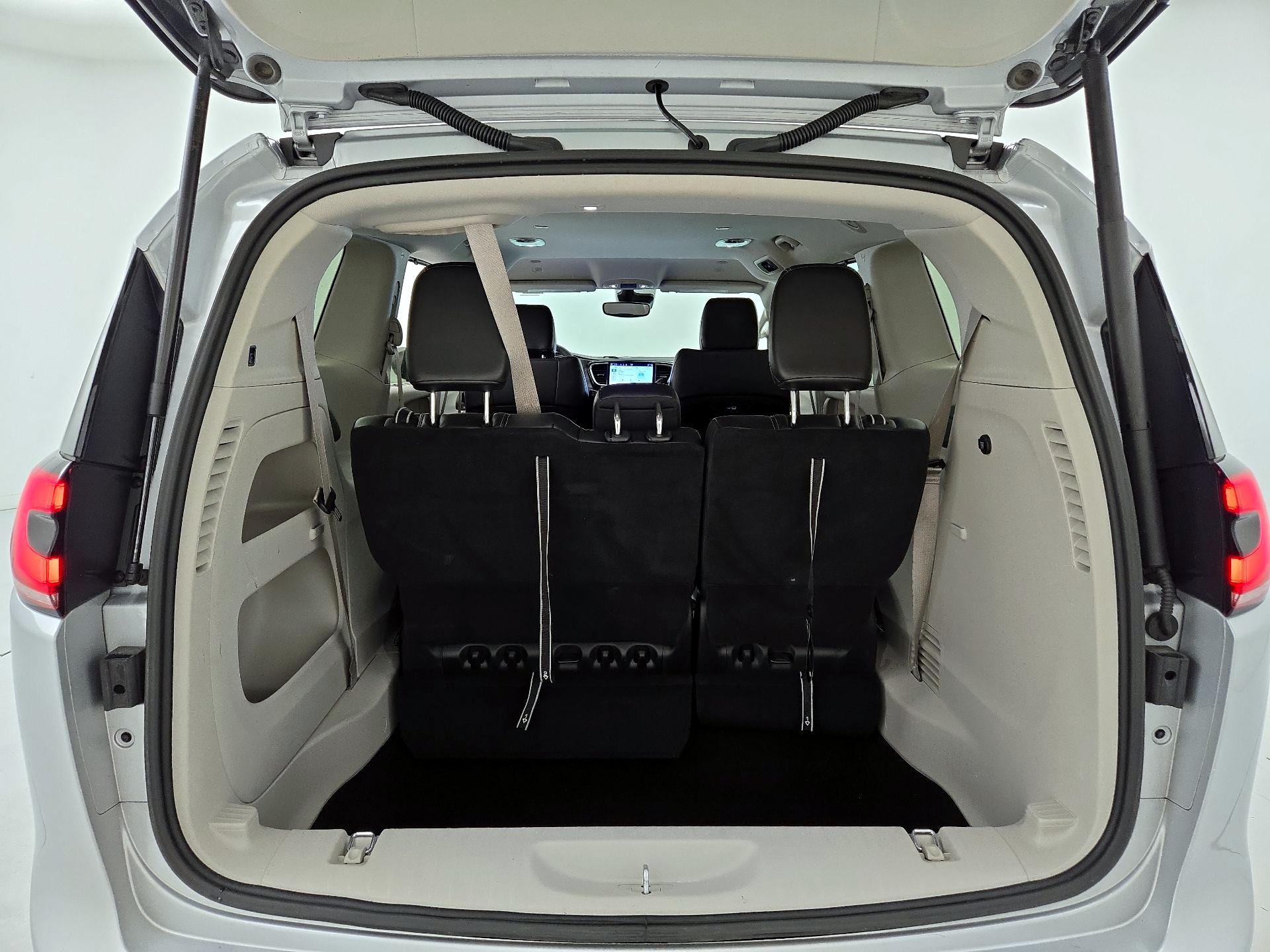 Thumbnail: 2024 Chrysler Pacifica - 20