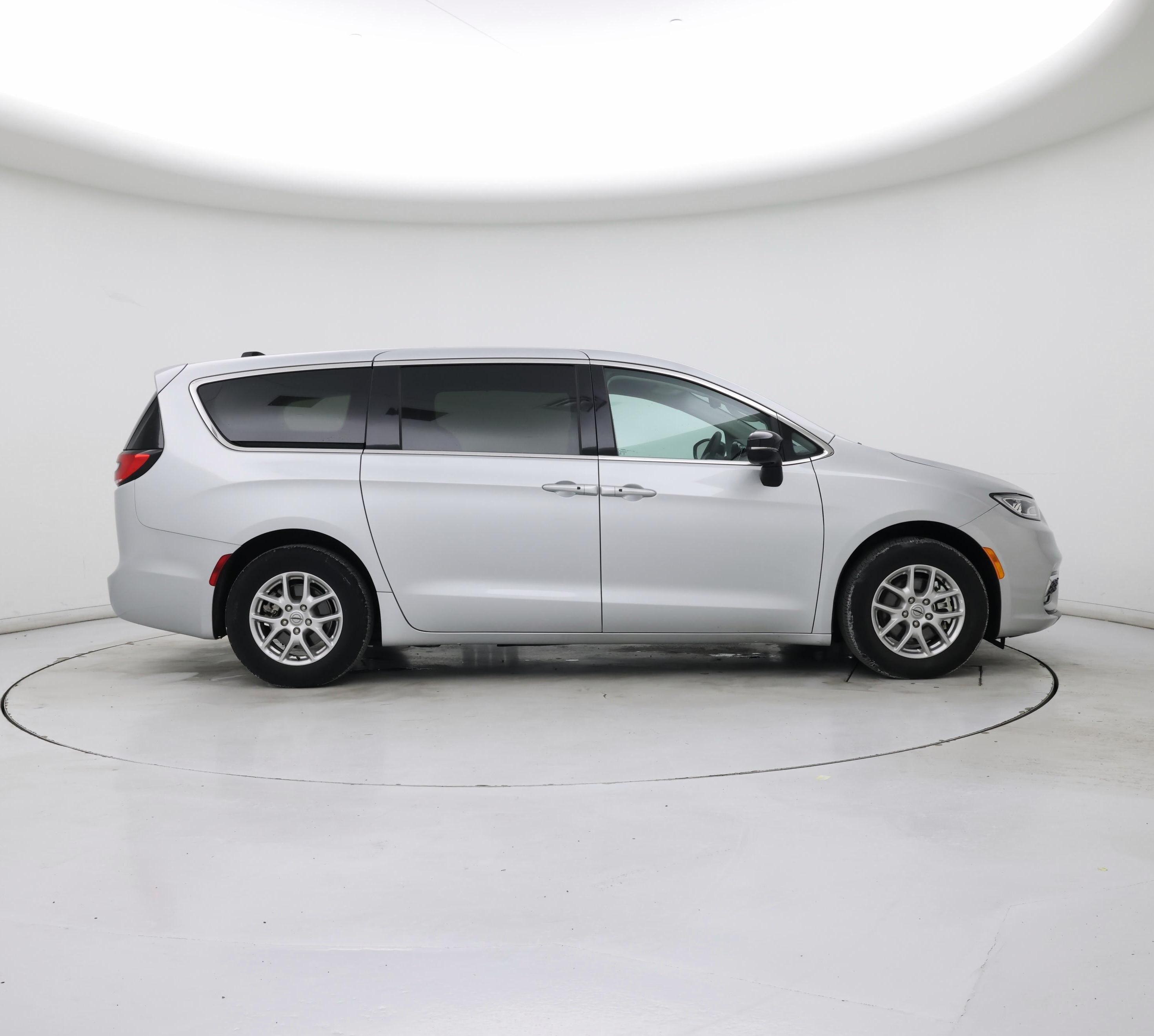 Thumbnail: 2024 Chrysler Pacifica - 7