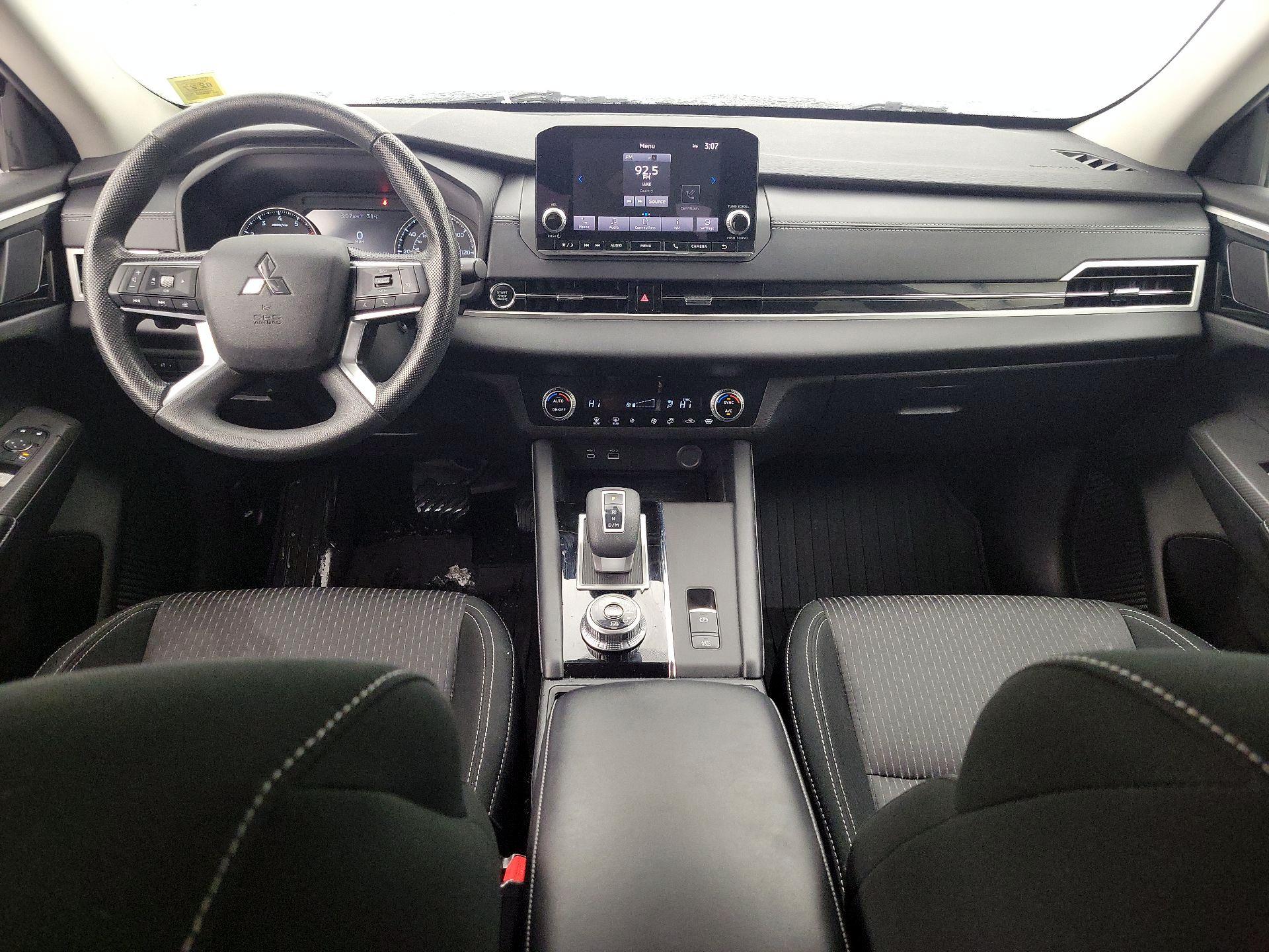 Thumbnail: 2022 Mitsubishi Outlander - 9