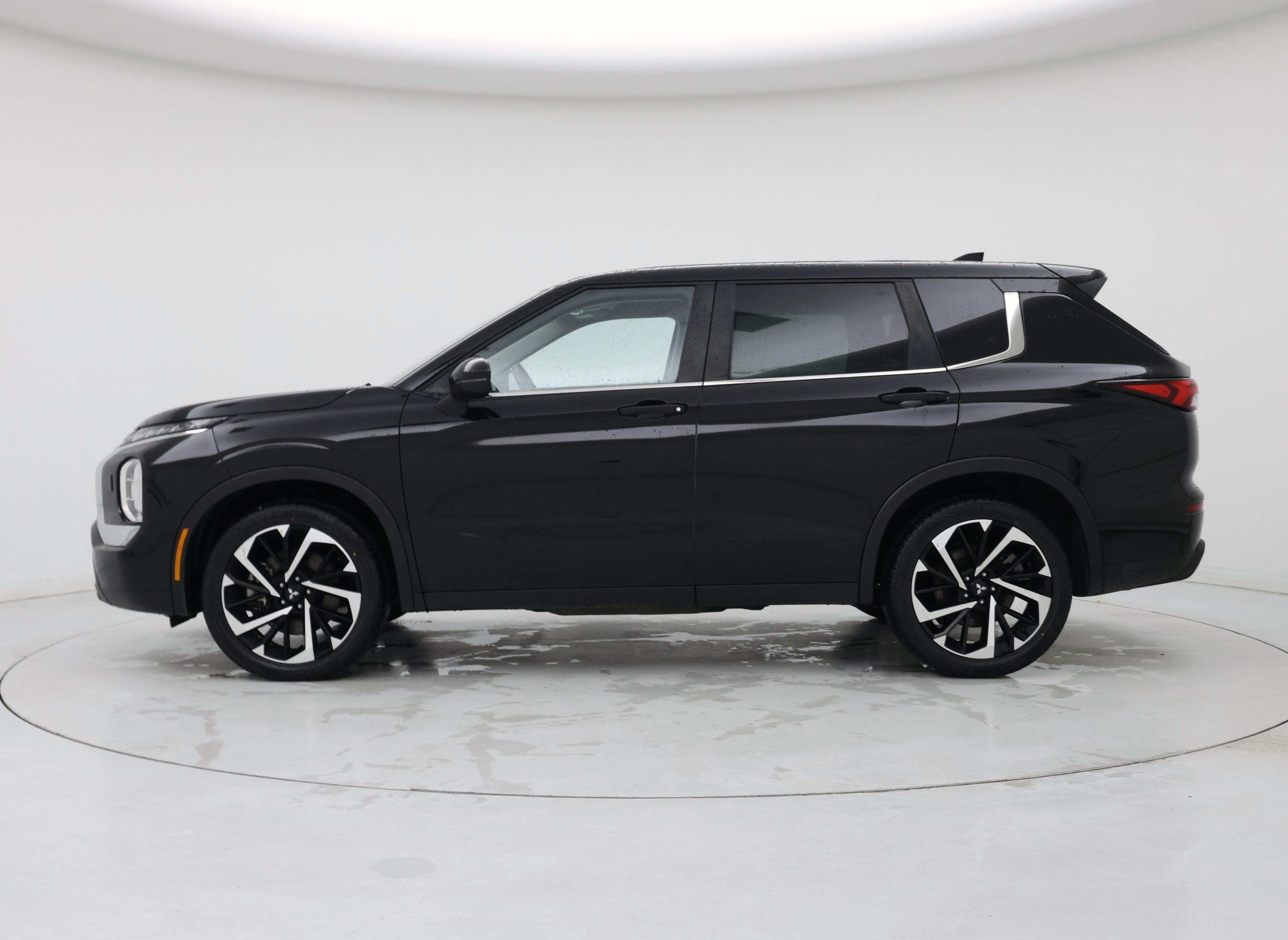 Thumbnail: 2022 Mitsubishi Outlander - 3
