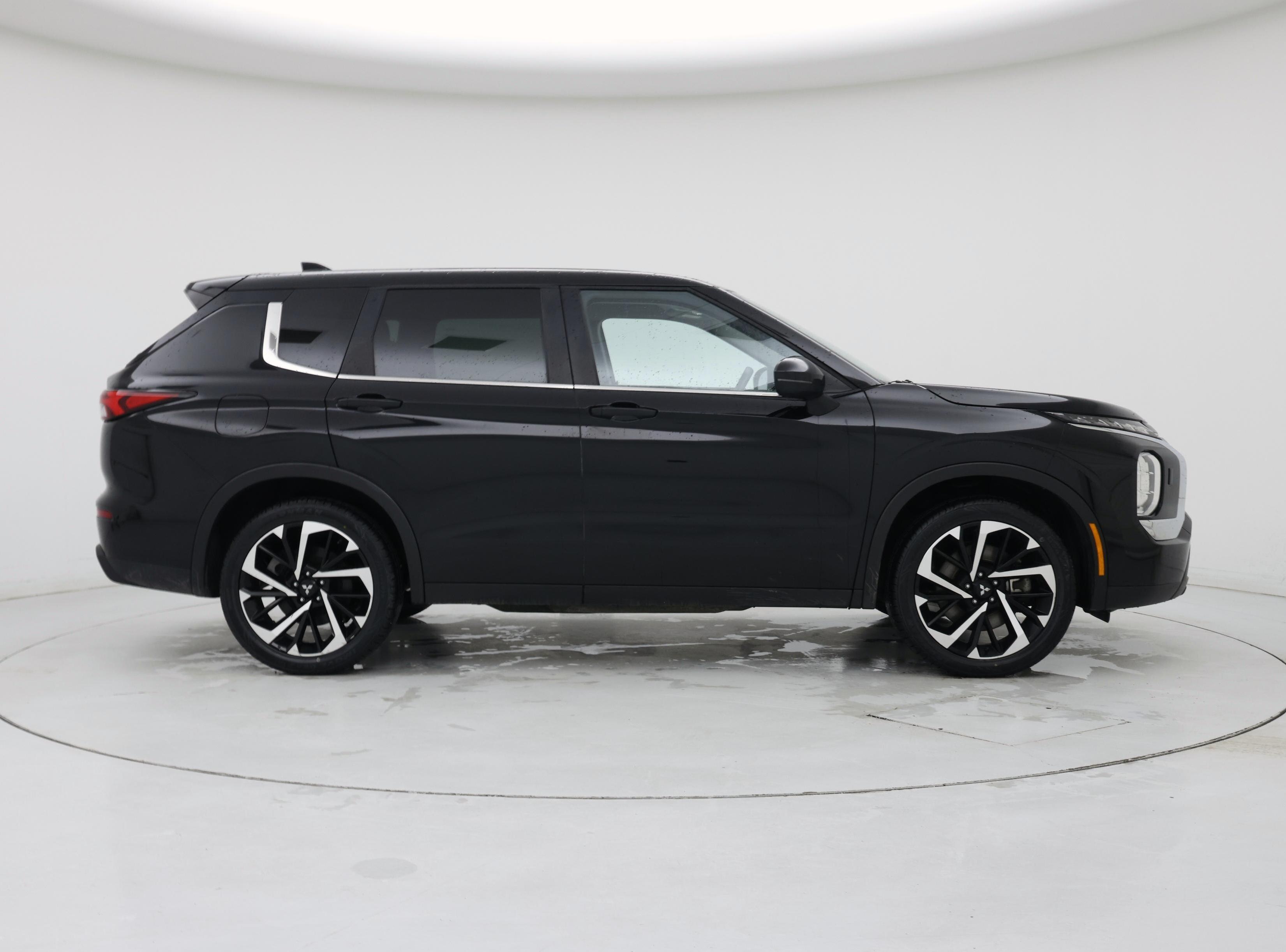 Thumbnail: 2022 Mitsubishi Outlander - 7