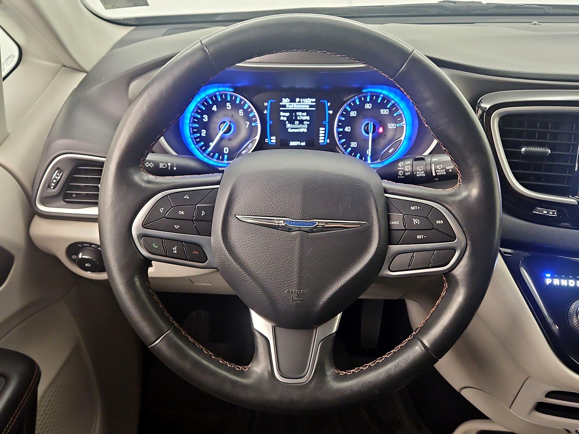 Thumbnail: 2020 Chrysler Pacifica - 10