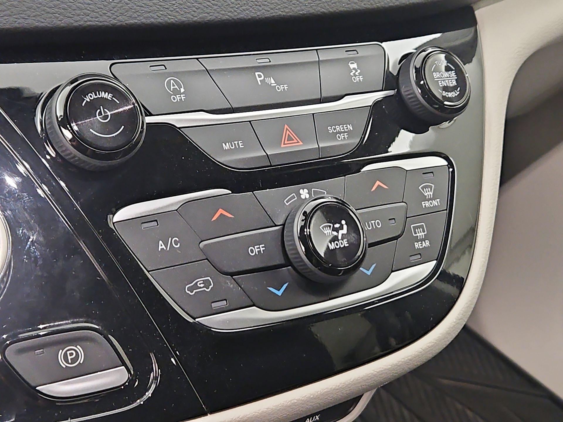 Thumbnail: 2020 Chrysler Pacifica - 16