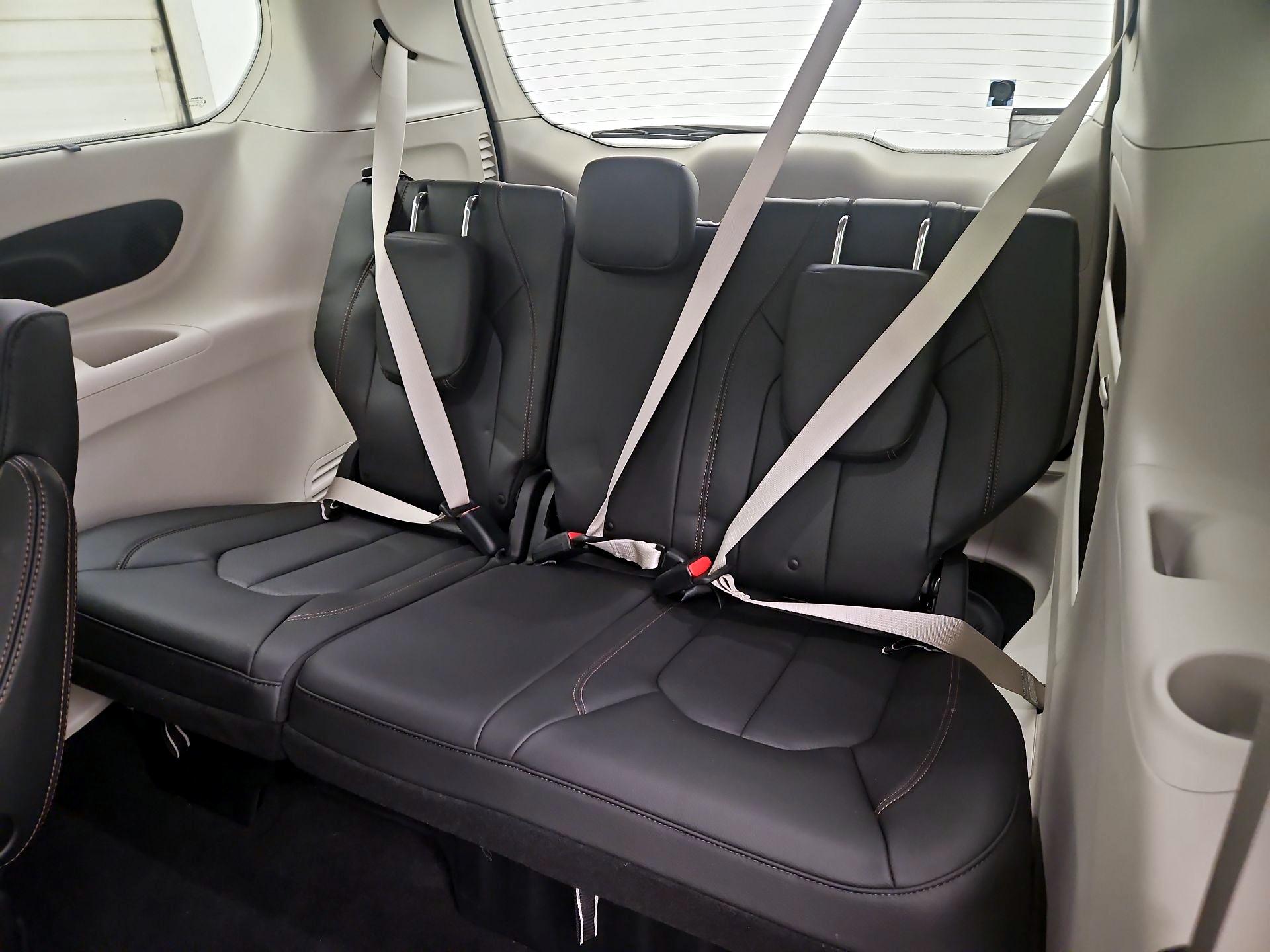 Thumbnail: 2020 Chrysler Pacifica - 20