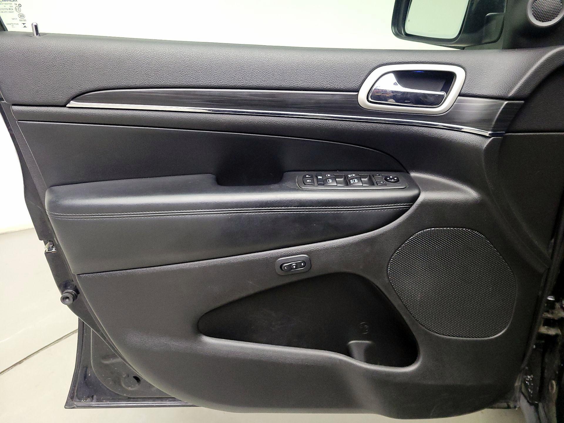 Thumbnail: 2020 Jeep Grand Cherokee - 12