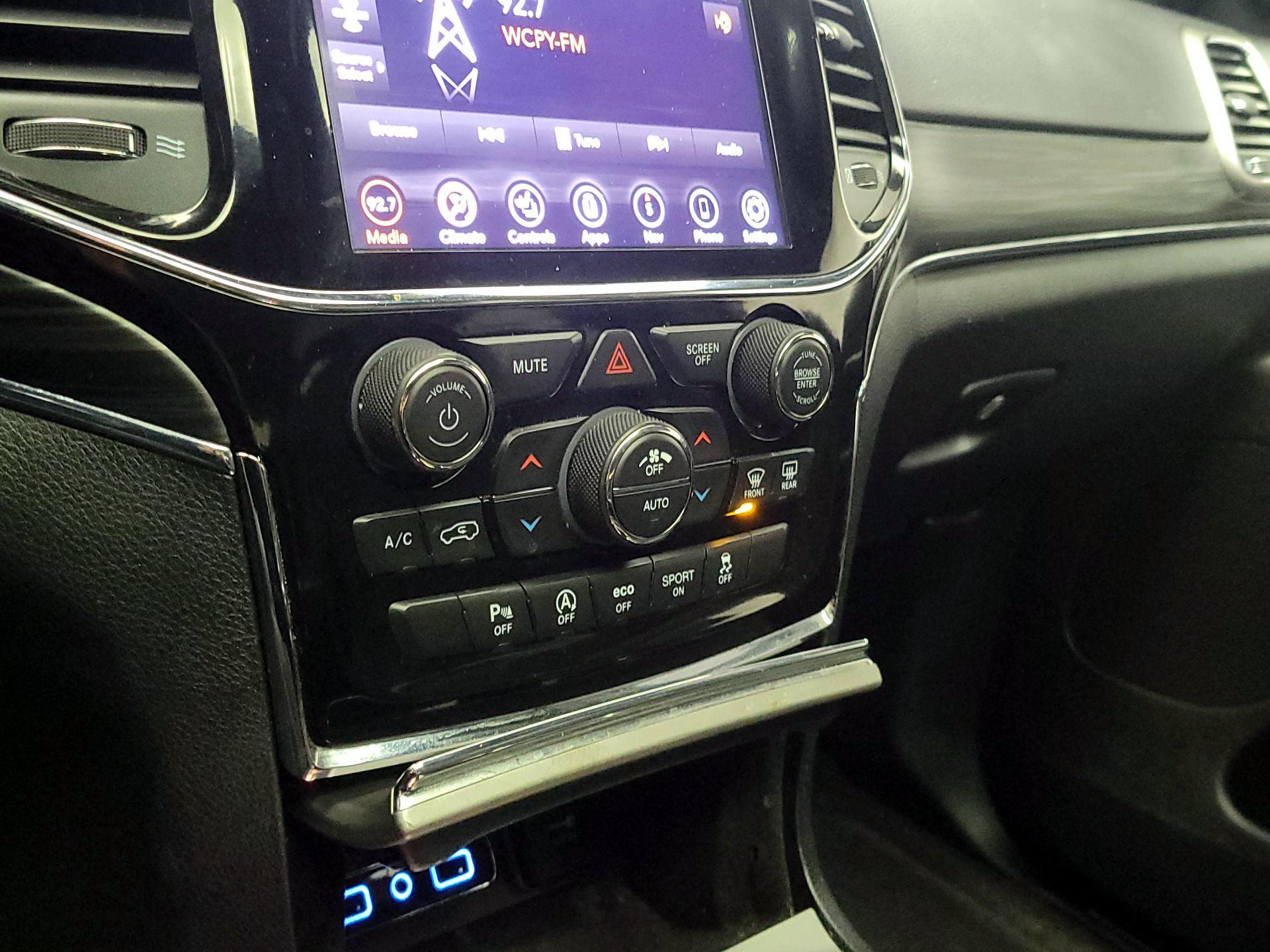 Thumbnail: 2020 Jeep Grand Cherokee - 17