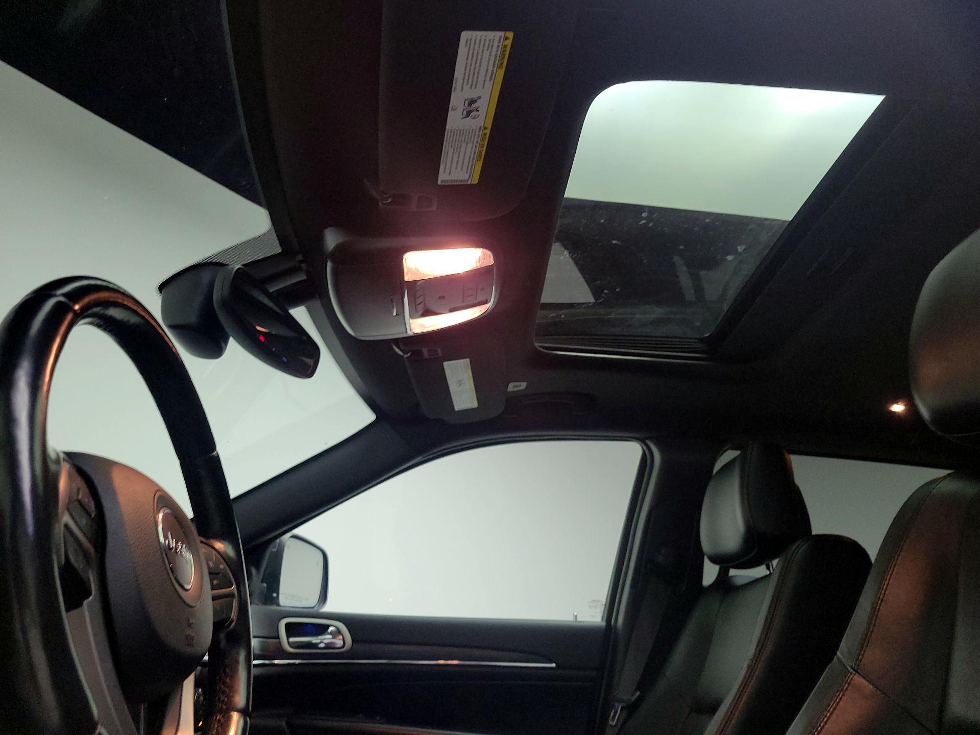 Thumbnail: 2020 Jeep Grand Cherokee - 20